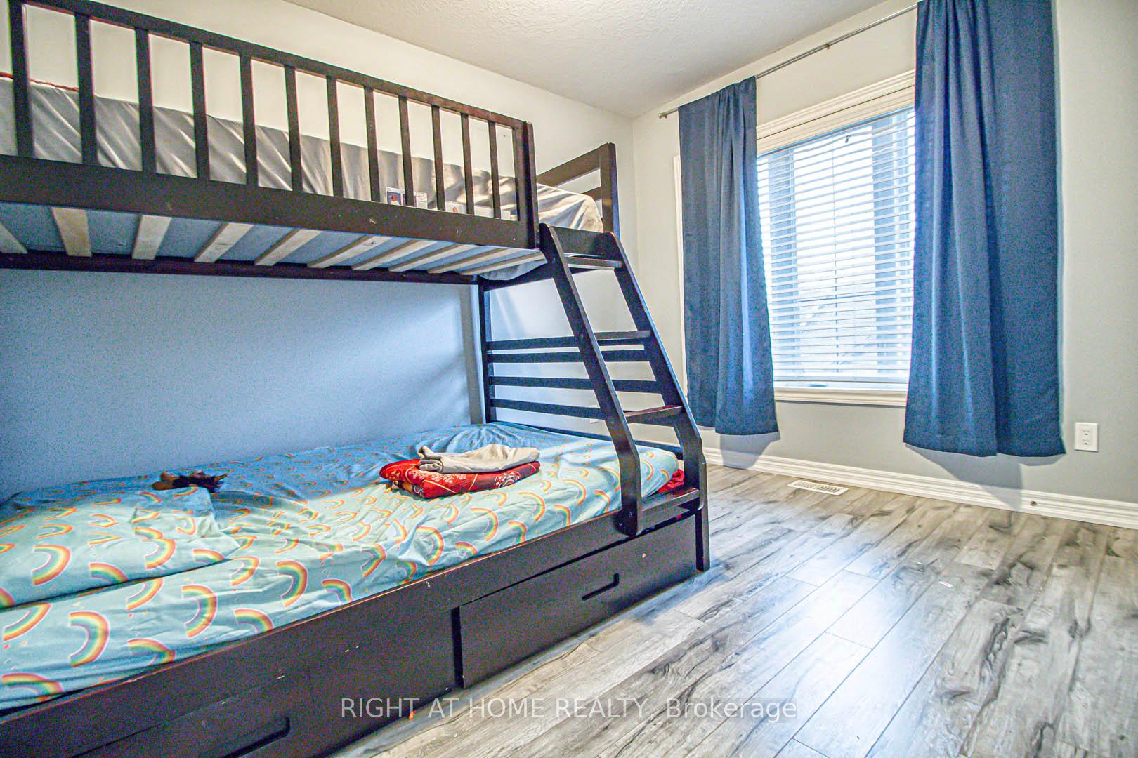 Photo 7 of 13 Waterview Drive, Hamilton, Lakeshore — HOMEH