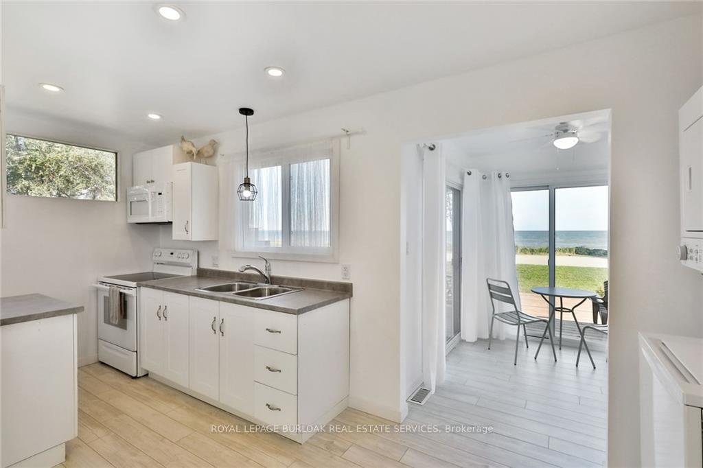 Photo 10 of 105 Beach Boulevard, Hamilton, Hamilton Beach — HOMEH