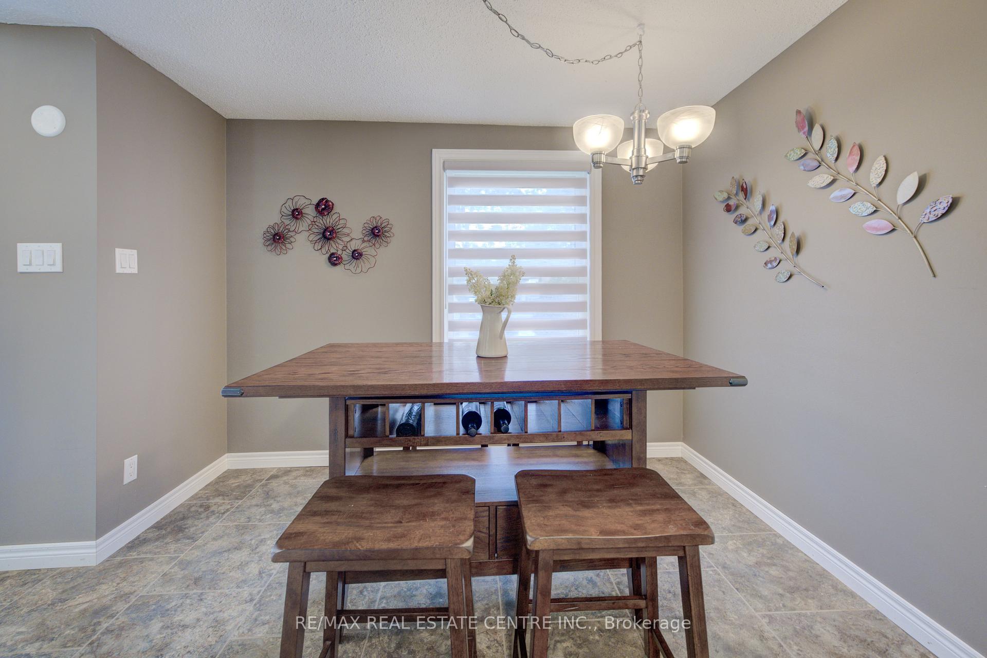 Photo 9 of 65 Selkirk Drive, Kitchener — HOMEH