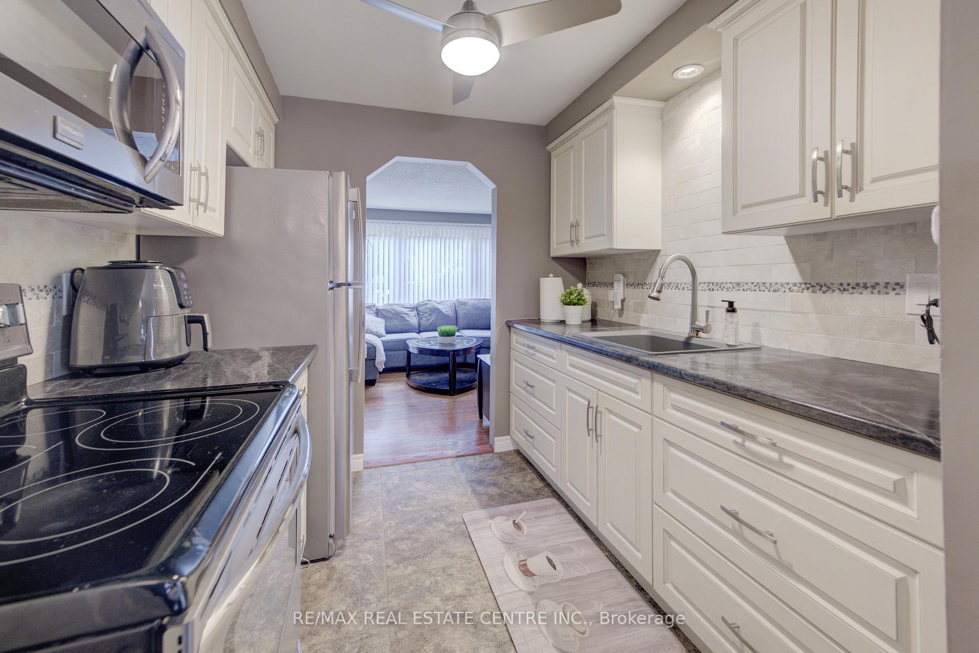 Photo 10 of 65 Selkirk Drive, Kitchener — HOMEH