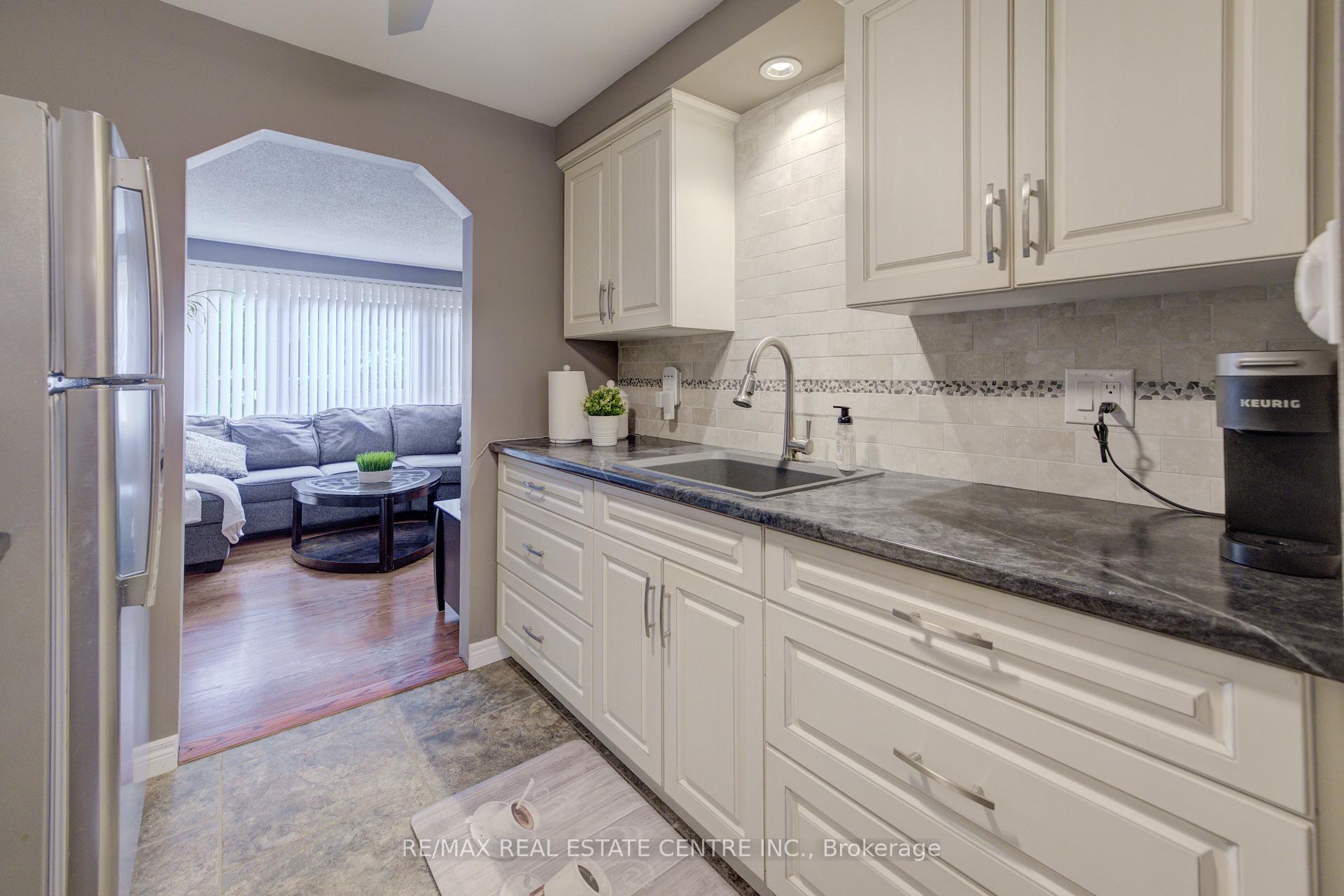 Photo 11 of 65 Selkirk Drive, Kitchener — HOMEH