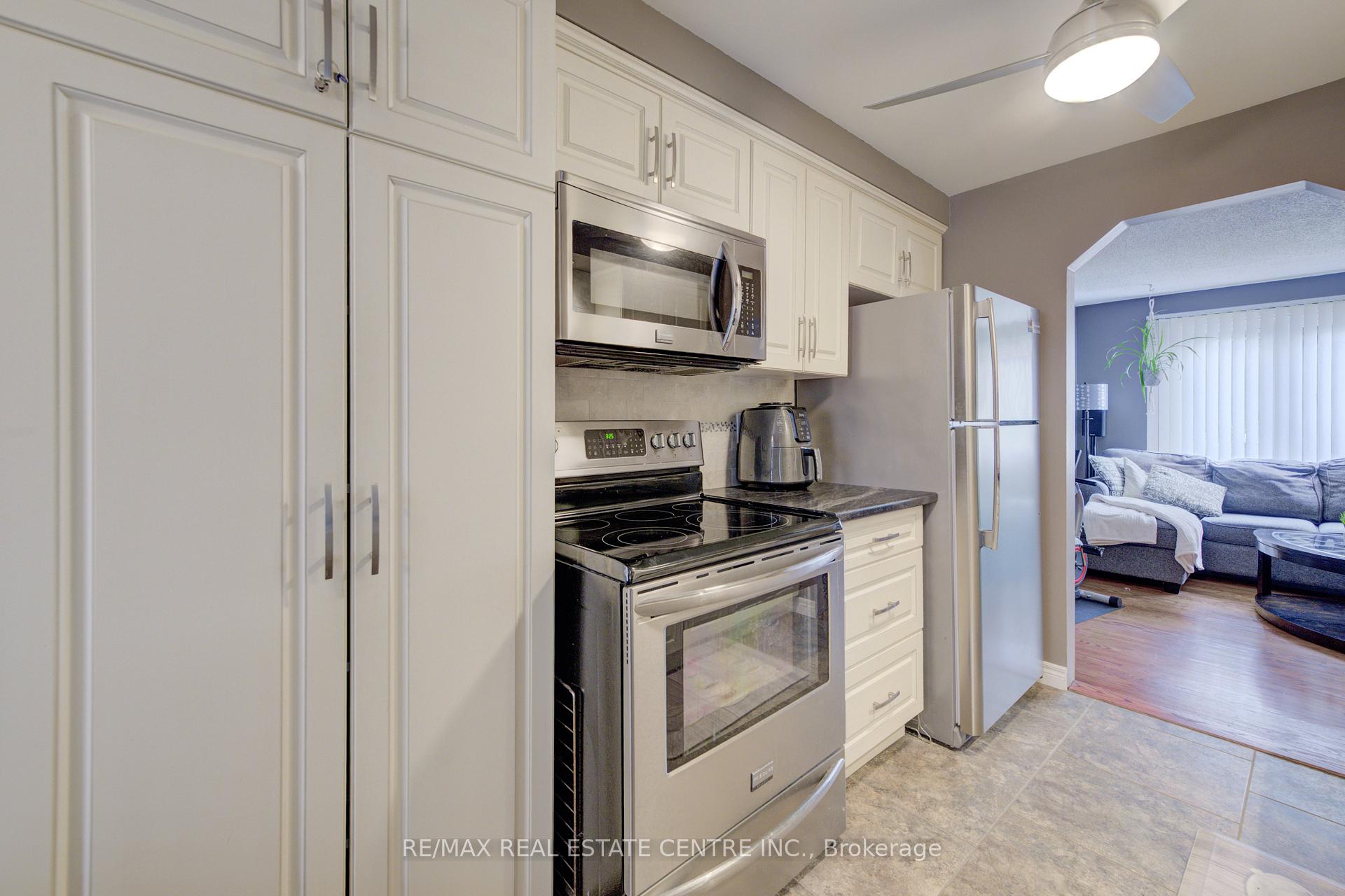 Photo 12 of 65 Selkirk Drive, Kitchener — HOMEH