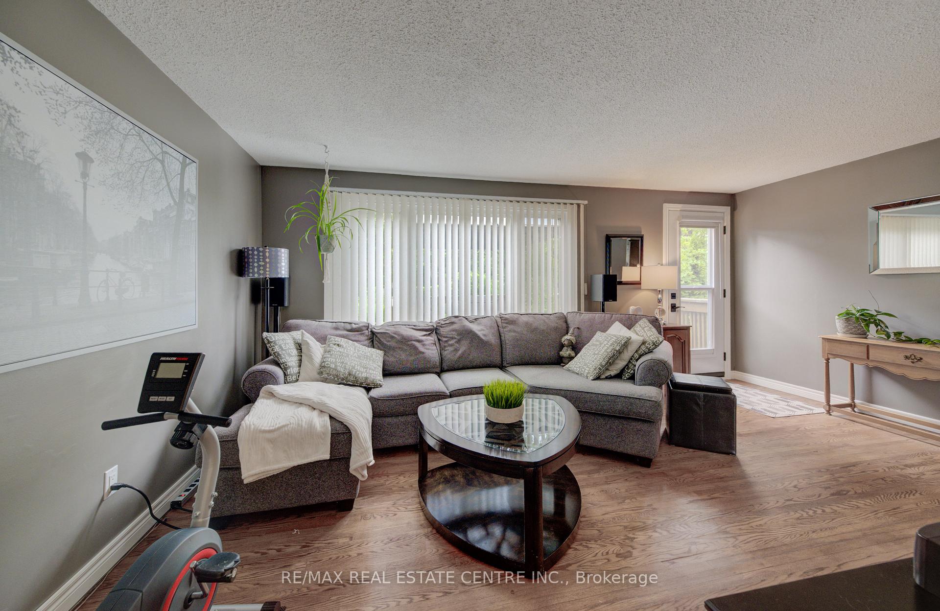 Photo 14 of 65 Selkirk Drive, Kitchener — HOMEH