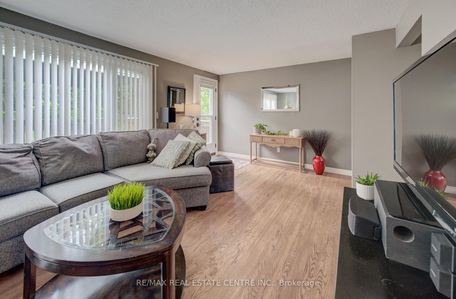 Photo 15 of 65 Selkirk Drive, Kitchener — HOMEH