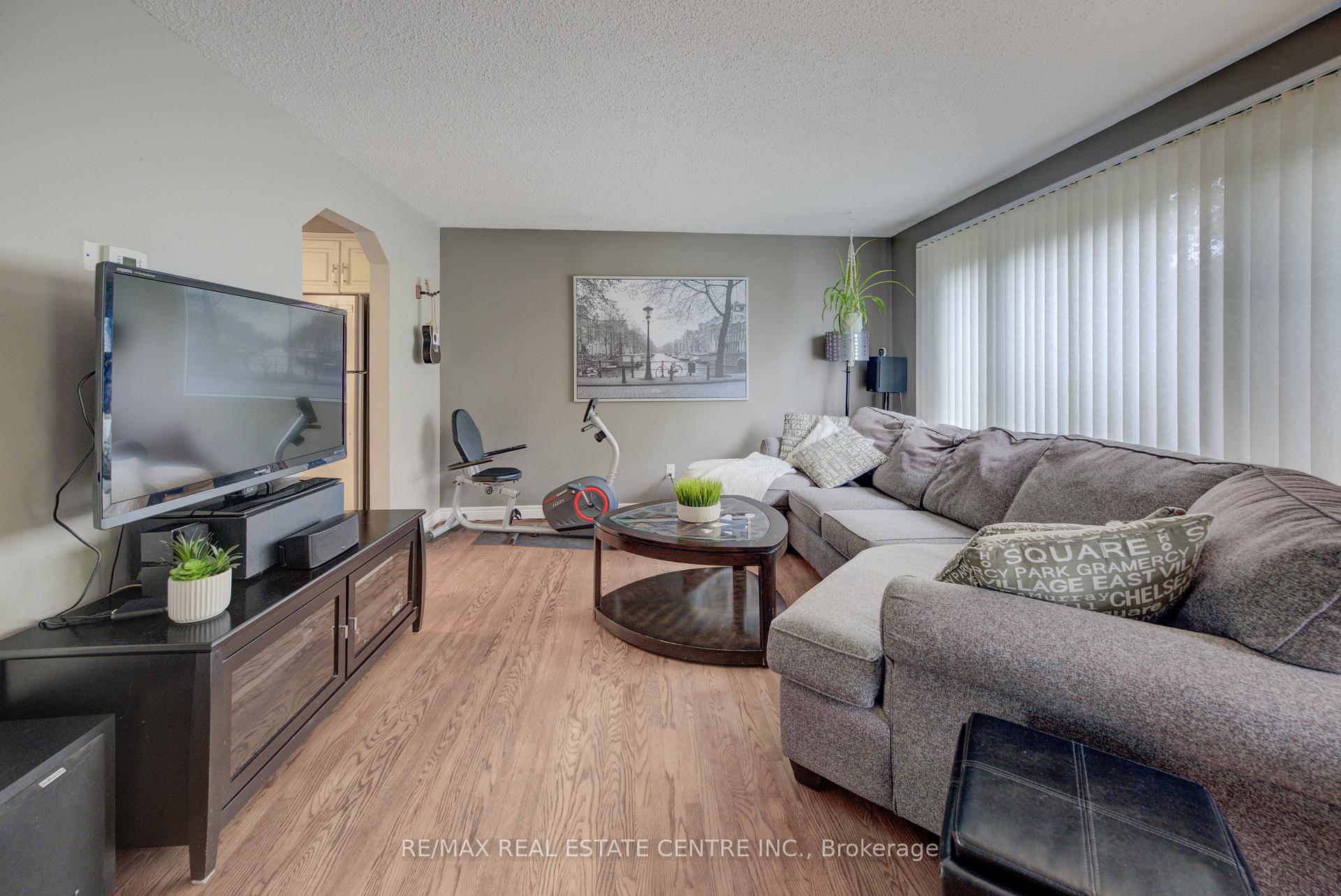 Photo 16 of 65 Selkirk Drive, Kitchener — HOMEH