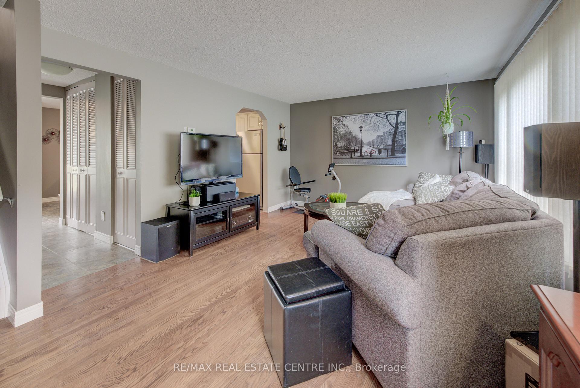 Photo 17 of 65 Selkirk Drive, Kitchener — HOMEH