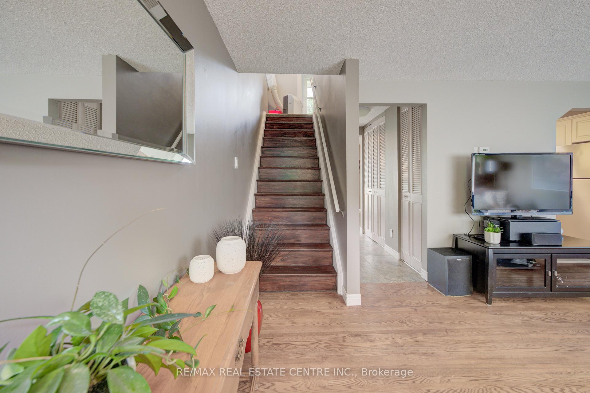 Photo 18 of 65 Selkirk Drive, Kitchener — HOMEH