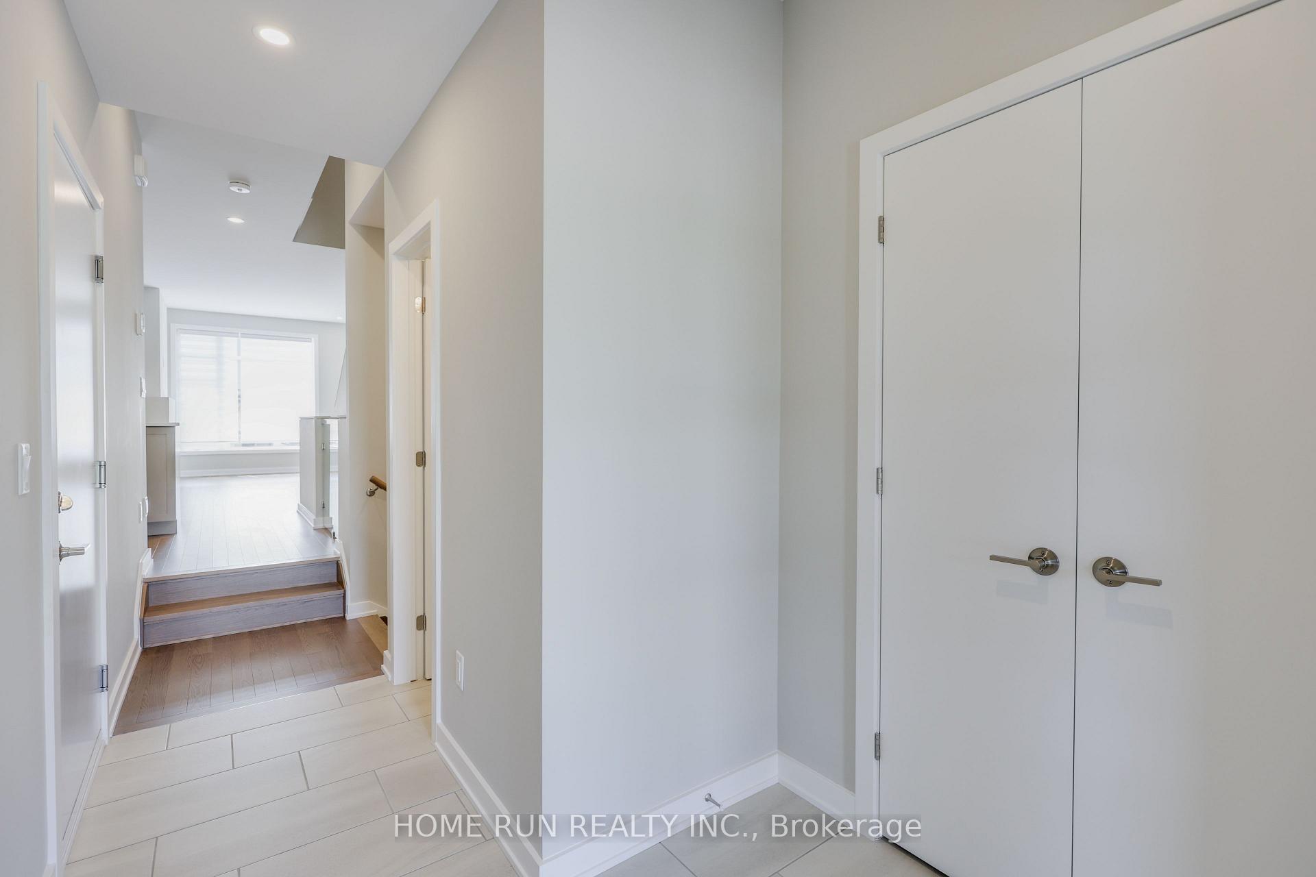 Photo 3 of 1064 Kitigan Grove, Ottawa, Kanata - Kanata Lakes/Heritage Hills — HOMEH