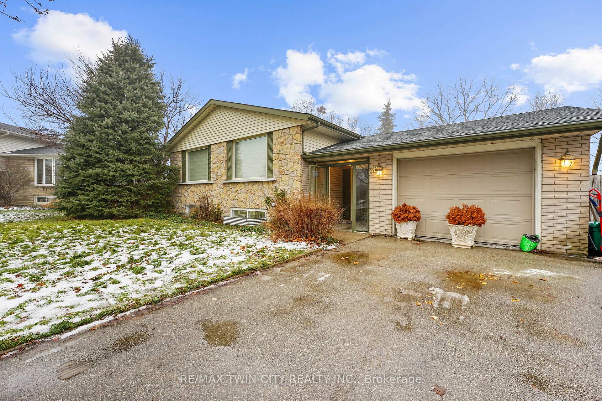 Photo 2 of Unit LOWER, 58 Tupper Crescent, Kitchener, Grand River North — HOMEH