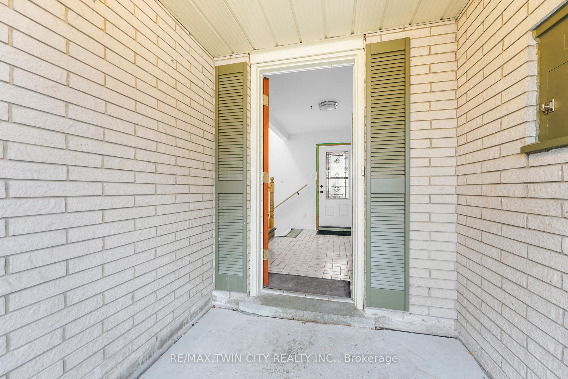 Photo 3 of Unit LOWER, 58 Tupper Crescent, Kitchener, Grand River North — HOMEH