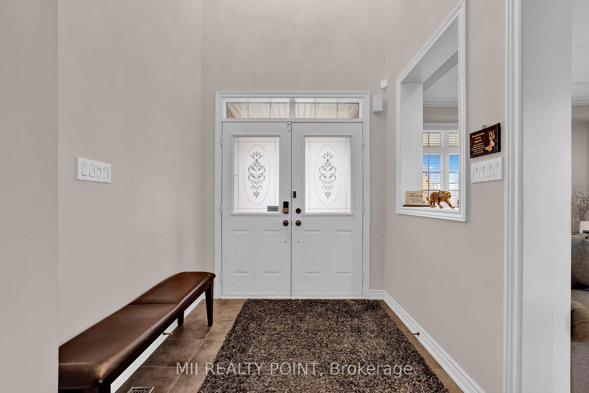 Photo 4 of 35 Kentwood Crescent, Markham, Box Grove — HOMEH