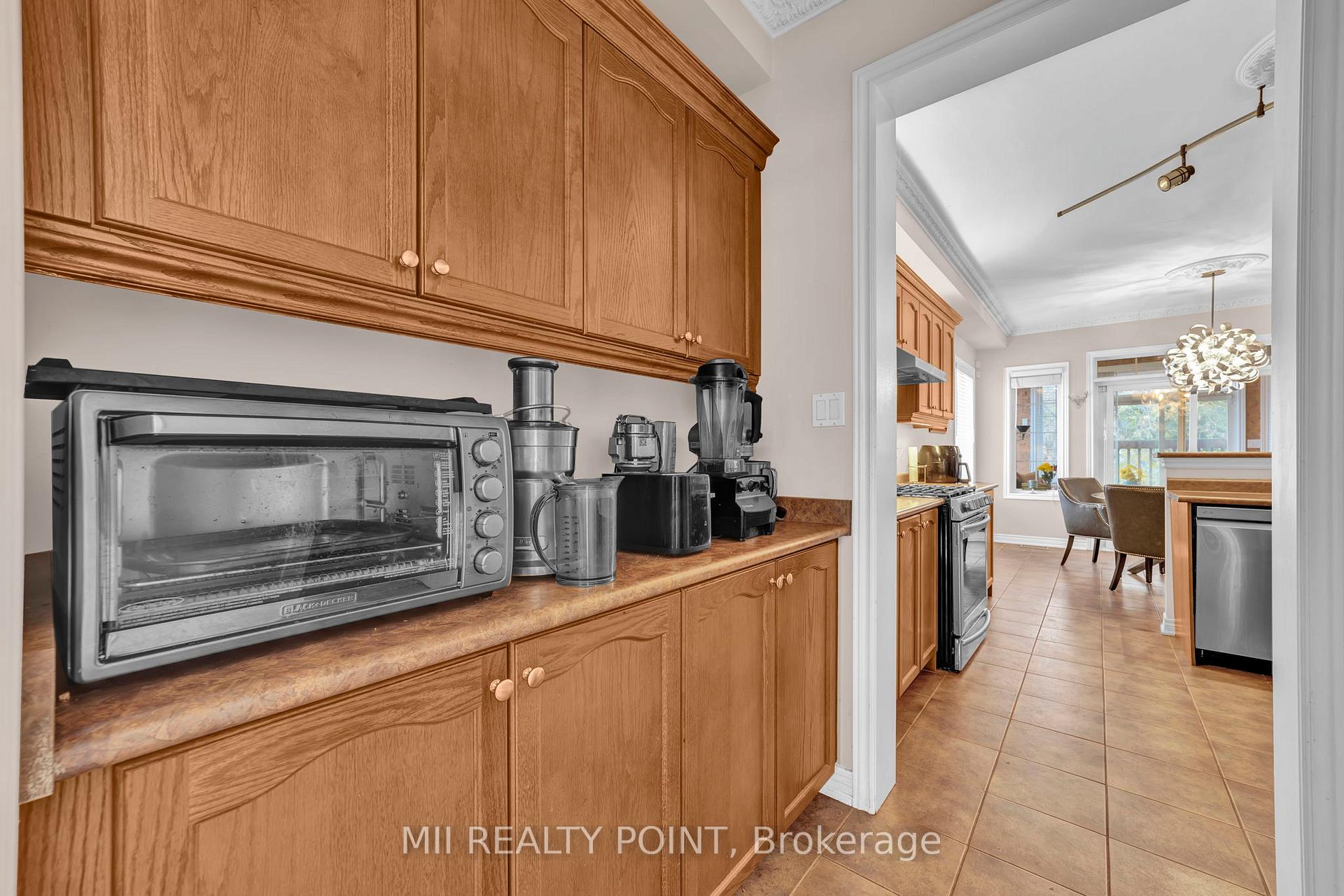 Photo 10 of 35 Kentwood Crescent, Markham, Box Grove — HOMEH
