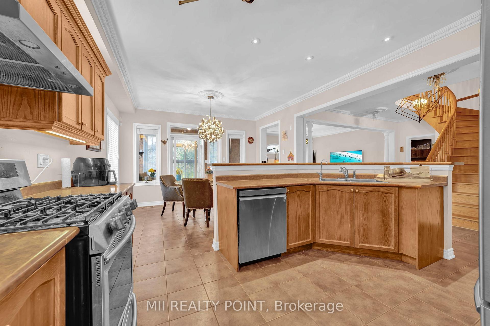 Photo 14 of 35 Kentwood Crescent, Markham, Box Grove — HOMEH