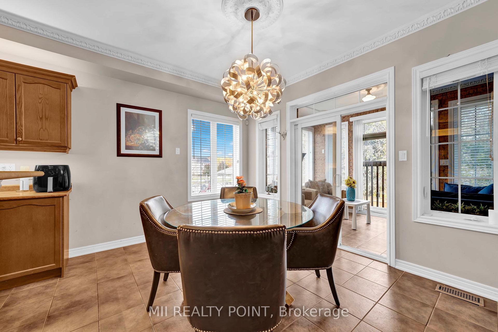 Photo 16 of 35 Kentwood Crescent, Markham, Box Grove — HOMEH