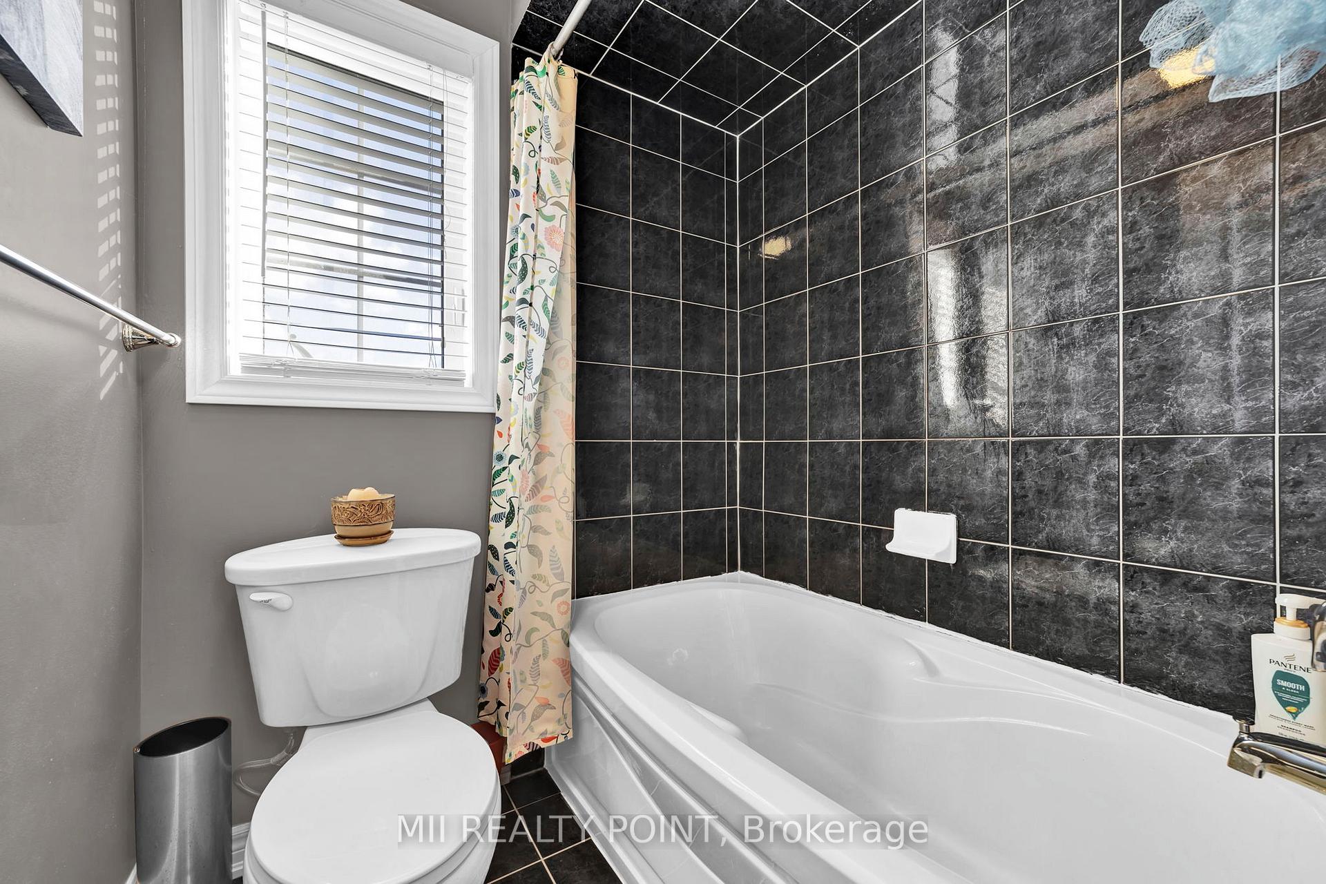 Photo 20 of 35 Kentwood Crescent, Markham, Box Grove — HOMEH