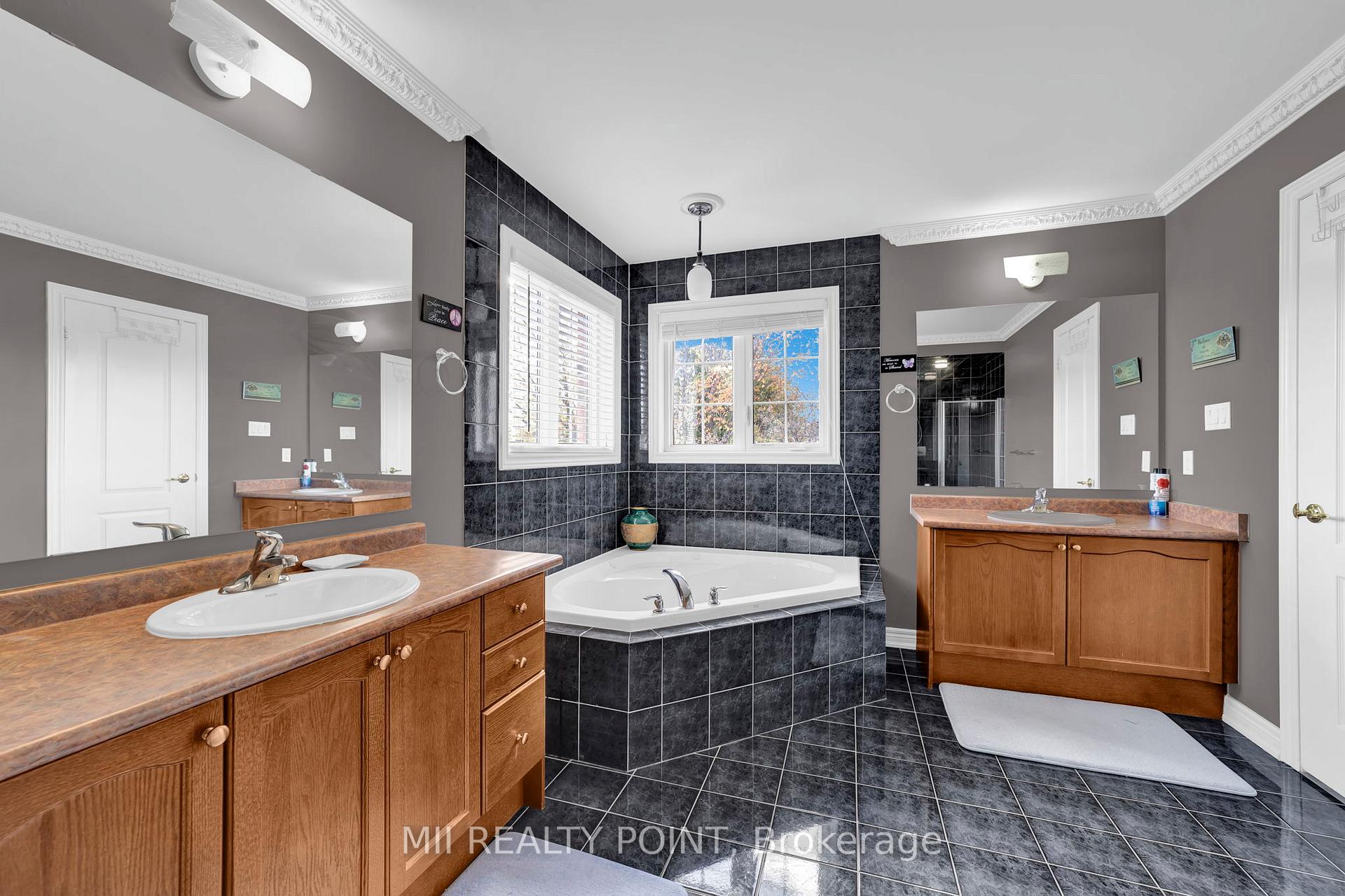 Photo 34 of 35 Kentwood Crescent, Markham, Box Grove — HOMEH