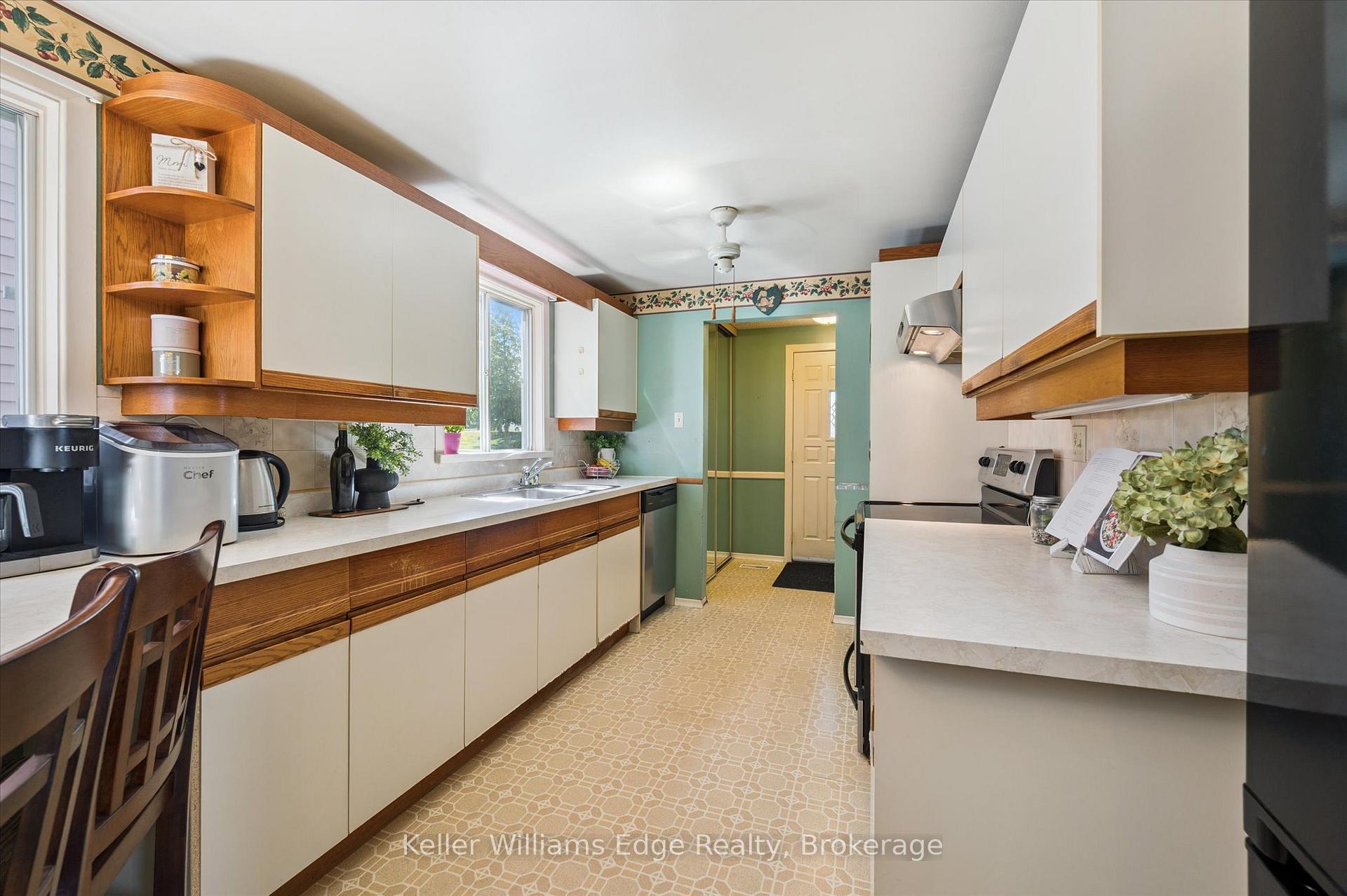 Photo 7 of 35 Parkland Crescent, Kitchener — HOMEH