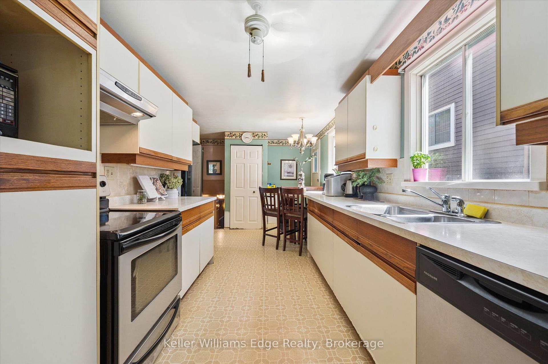 Photo 8 of 35 Parkland Crescent, Kitchener — HOMEH