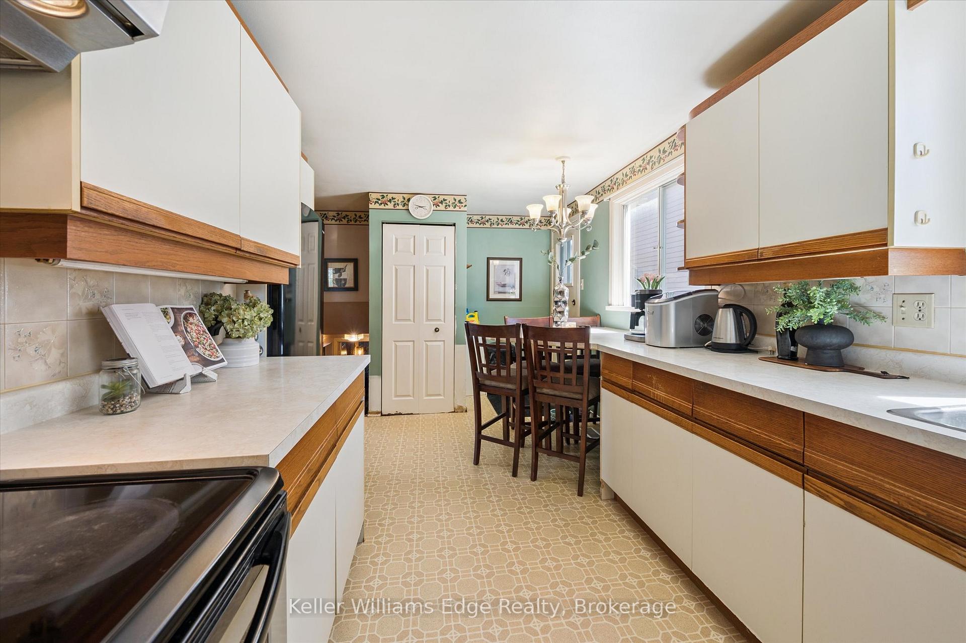 Photo 9 of 35 Parkland Crescent, Kitchener — HOMEH