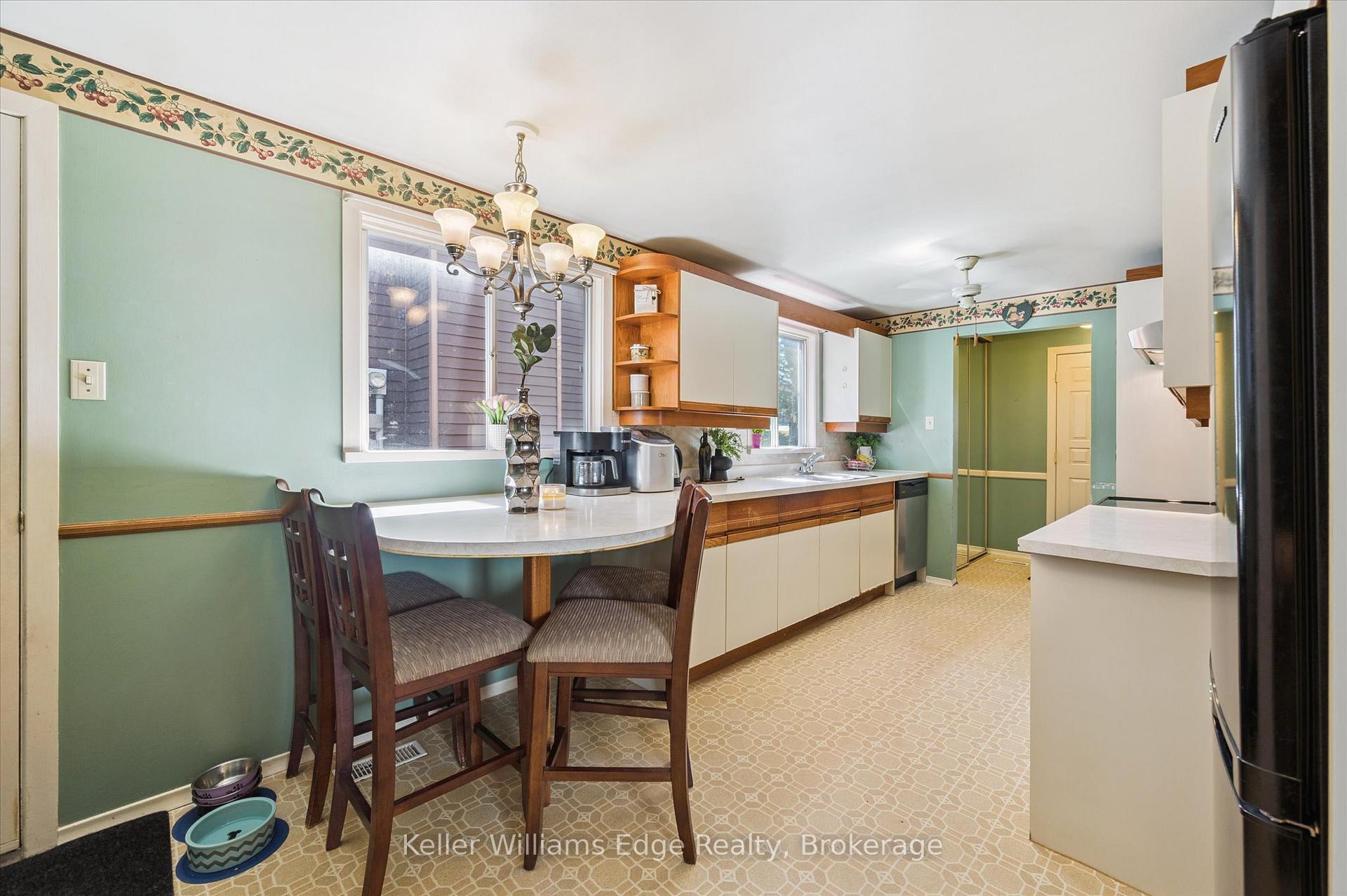 Photo 10 of 35 Parkland Crescent, Kitchener — HOMEH