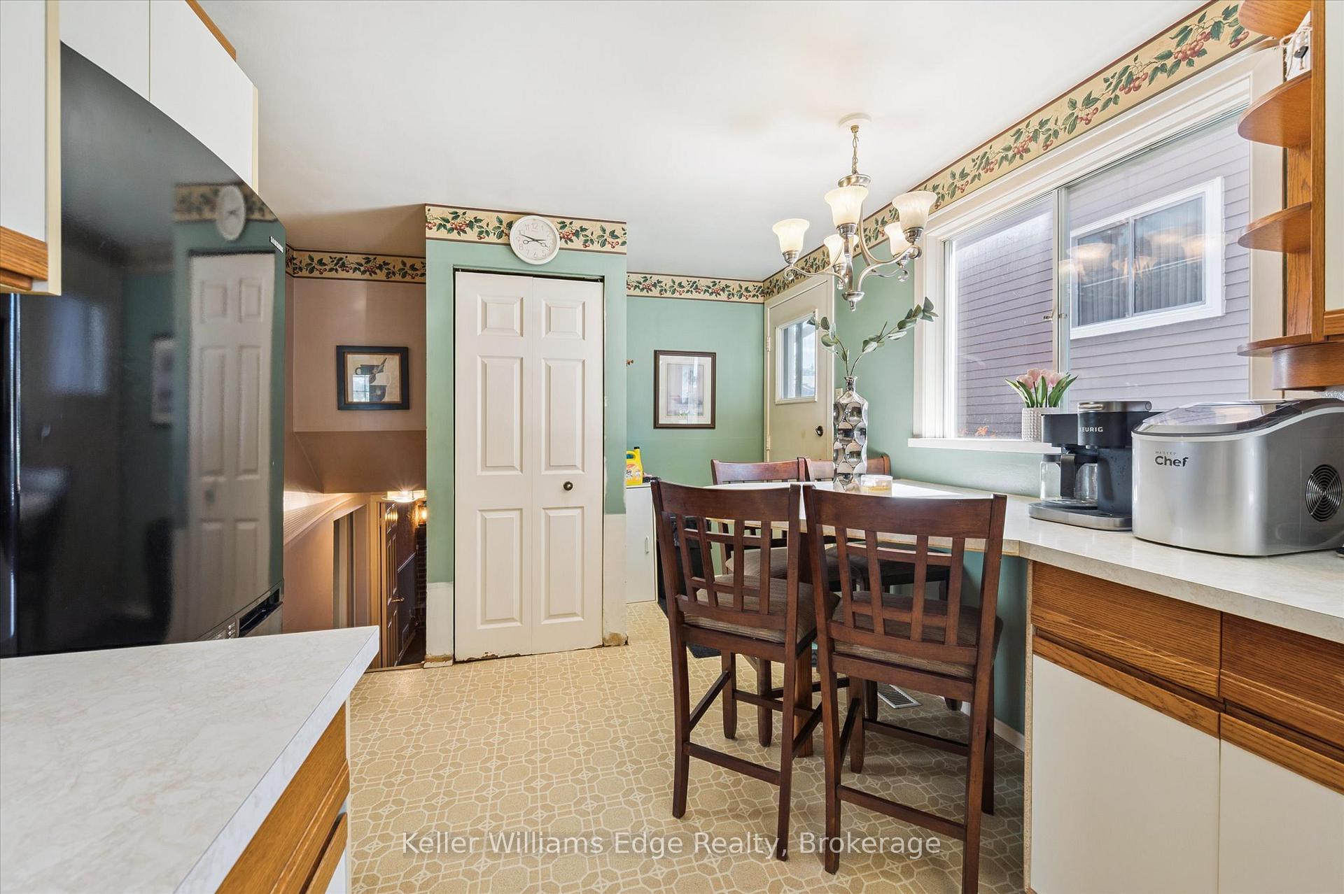 Photo 11 of 35 Parkland Crescent, Kitchener — HOMEH