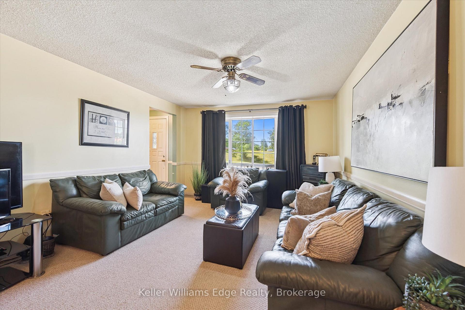 Photo 13 of 35 Parkland Crescent, Kitchener — HOMEH