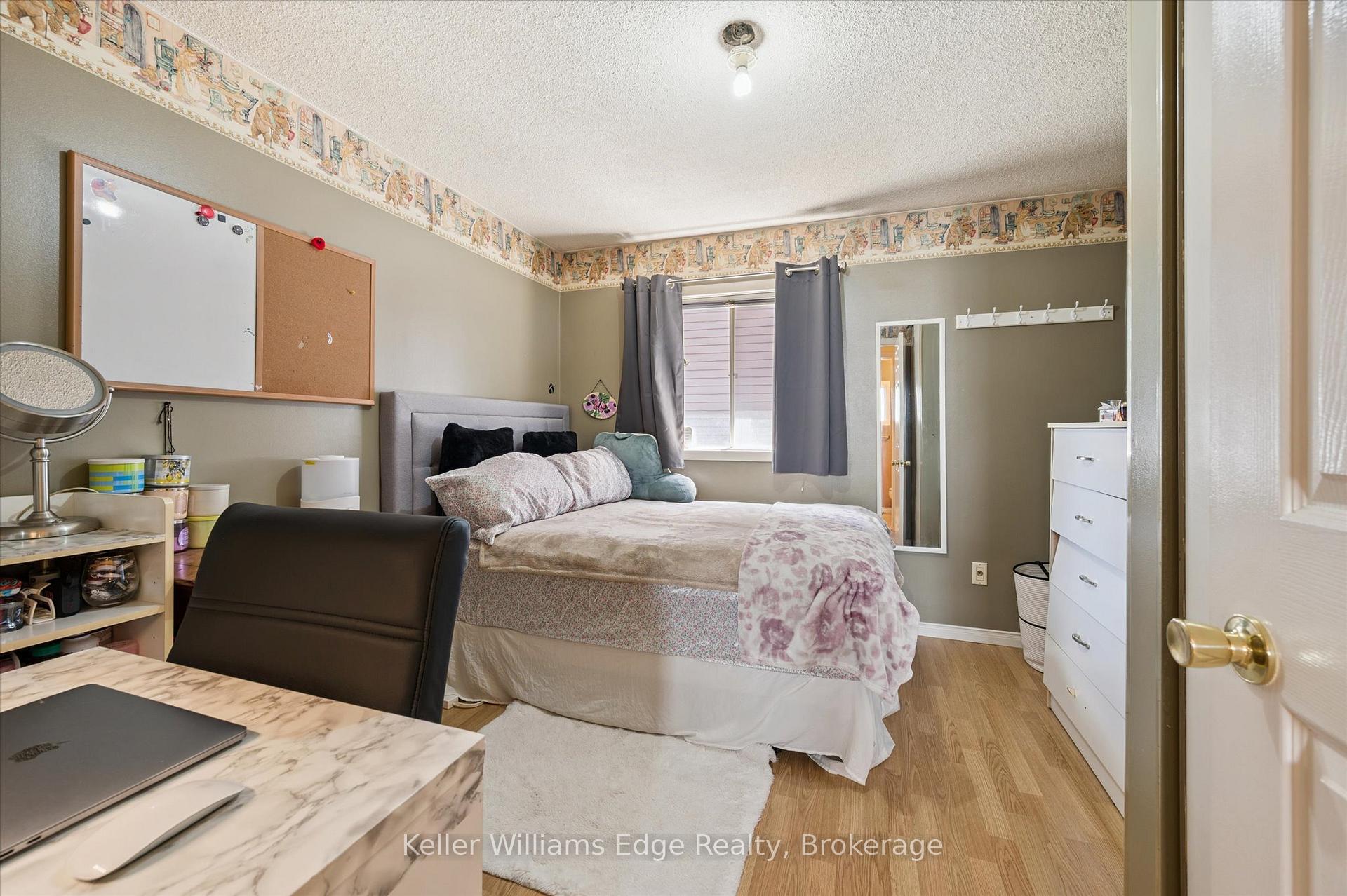 Photo 23 of 35 Parkland Crescent, Kitchener — HOMEH