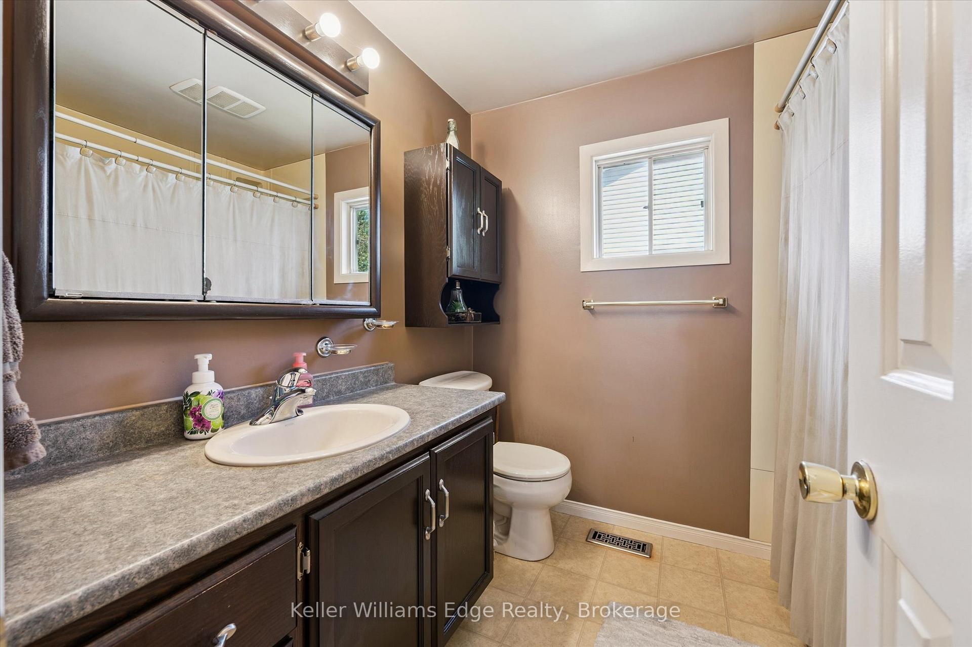 Photo 25 of 35 Parkland Crescent, Kitchener — HOMEH