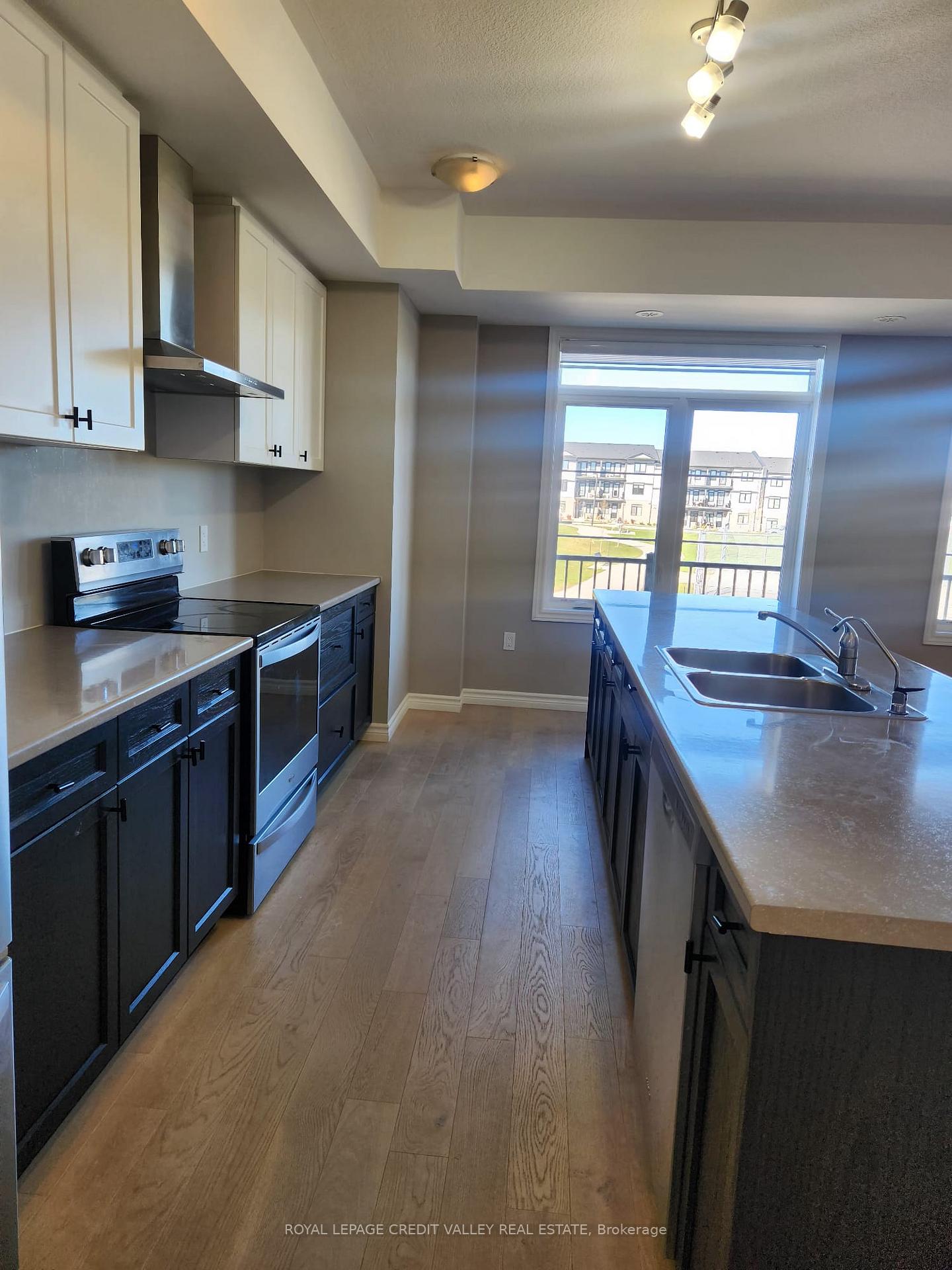 Photo 10 of 114 Wheat Lane, Kitchener — HOMEH