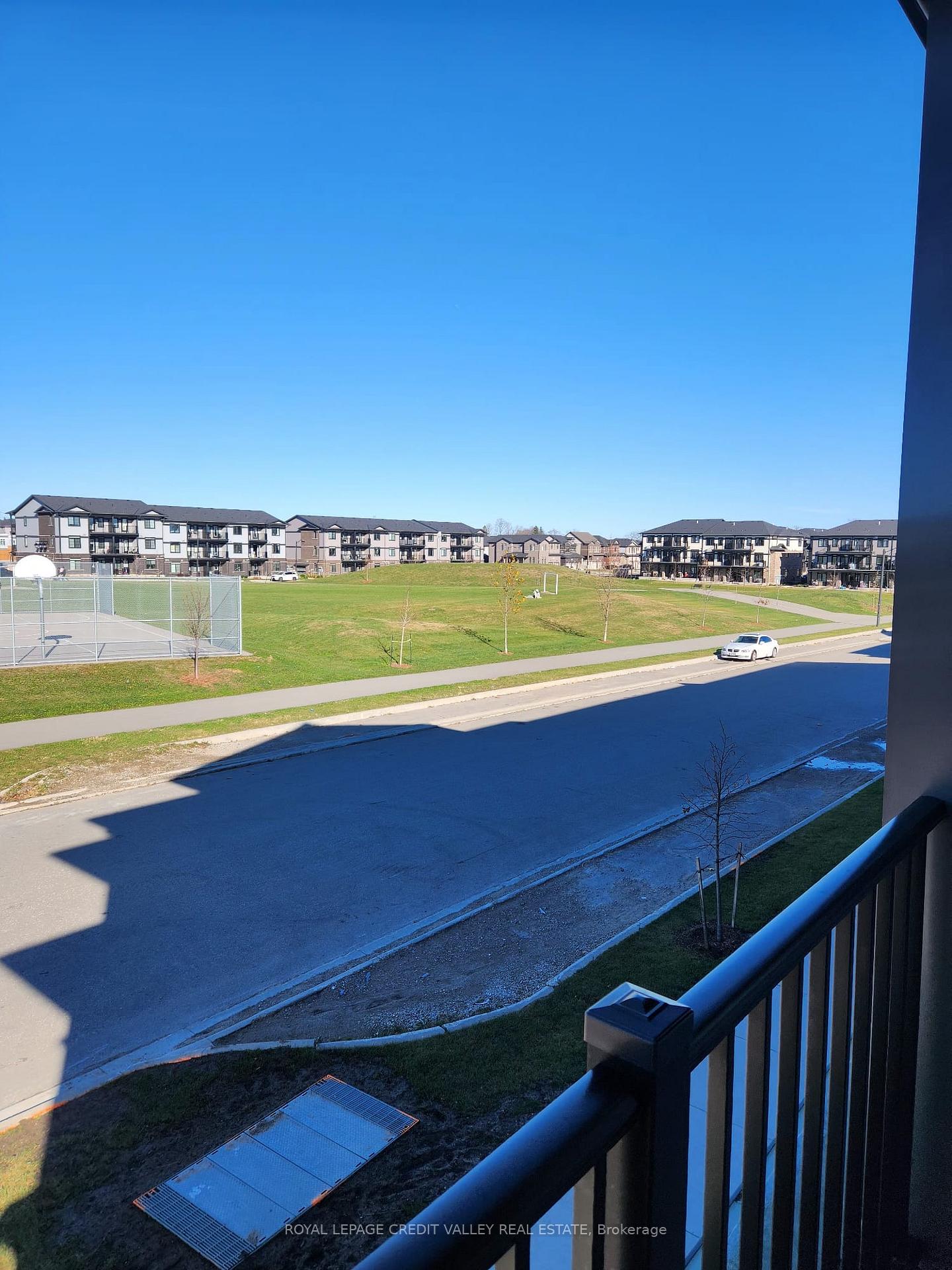 Photo 14 of 114 Wheat Lane, Kitchener — HOMEH