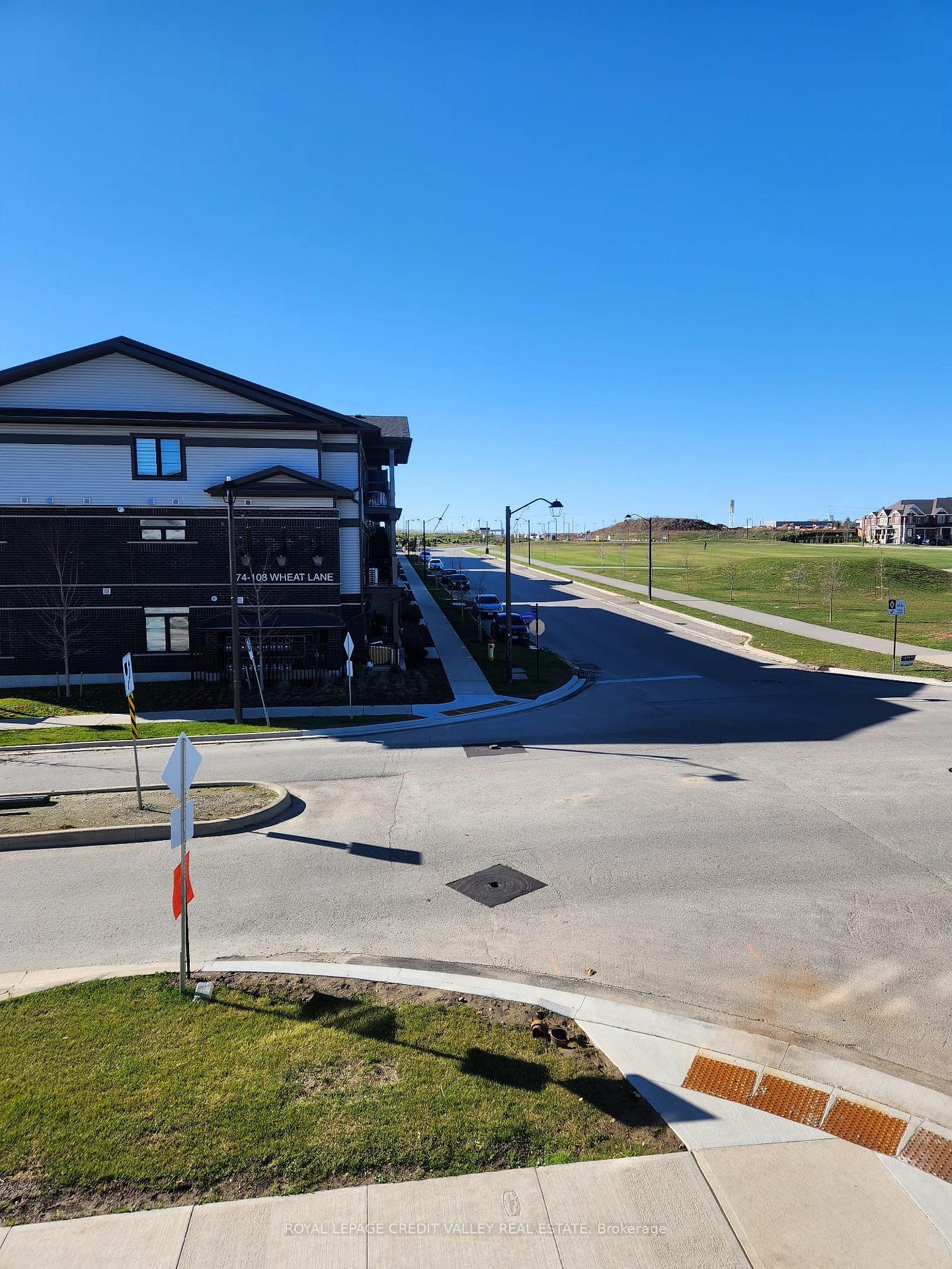 Photo 16 of 114 Wheat Lane, Kitchener — HOMEH