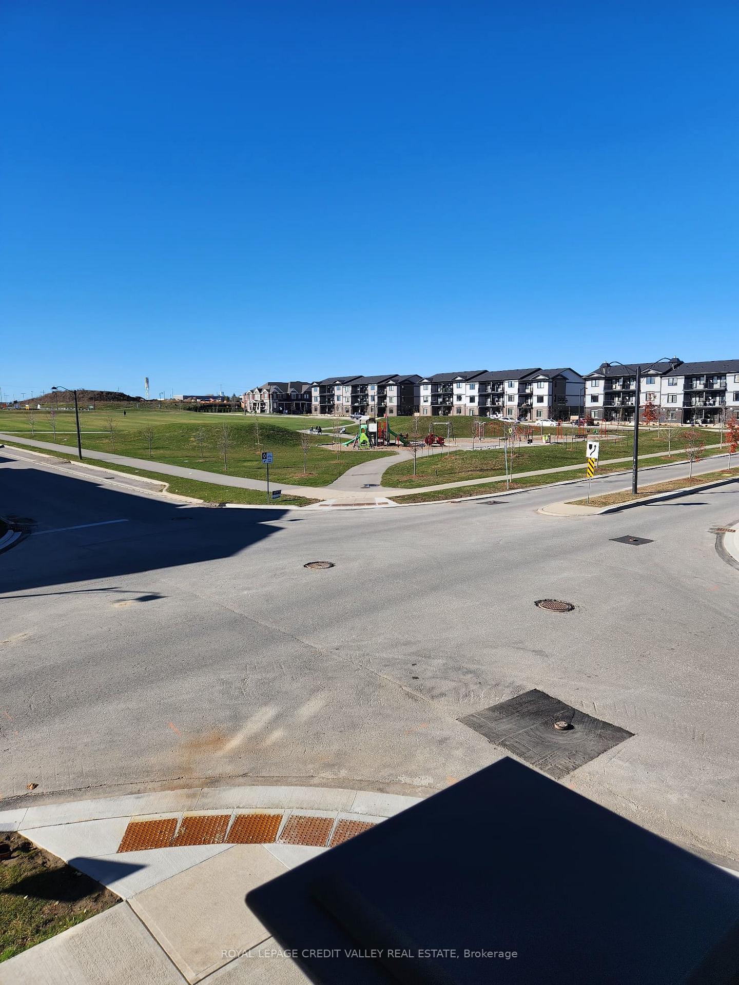 Photo 18 of 114 Wheat Lane, Kitchener — HOMEH