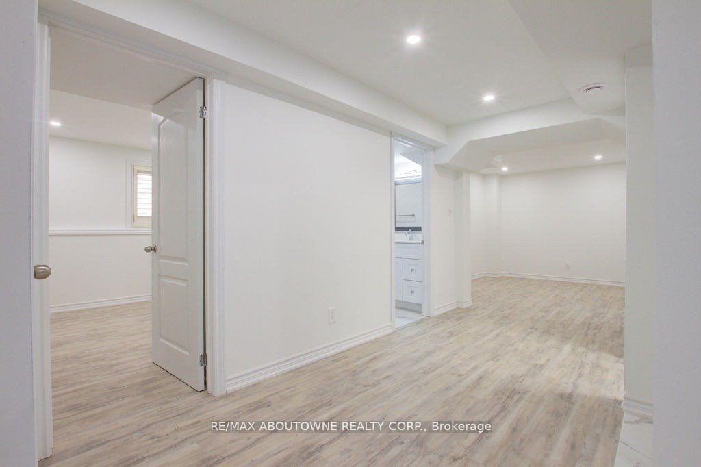 Photo 3 of Unit Lower, 80 Laurendale Avenue, Hamilton, Waterdown — HOMEH