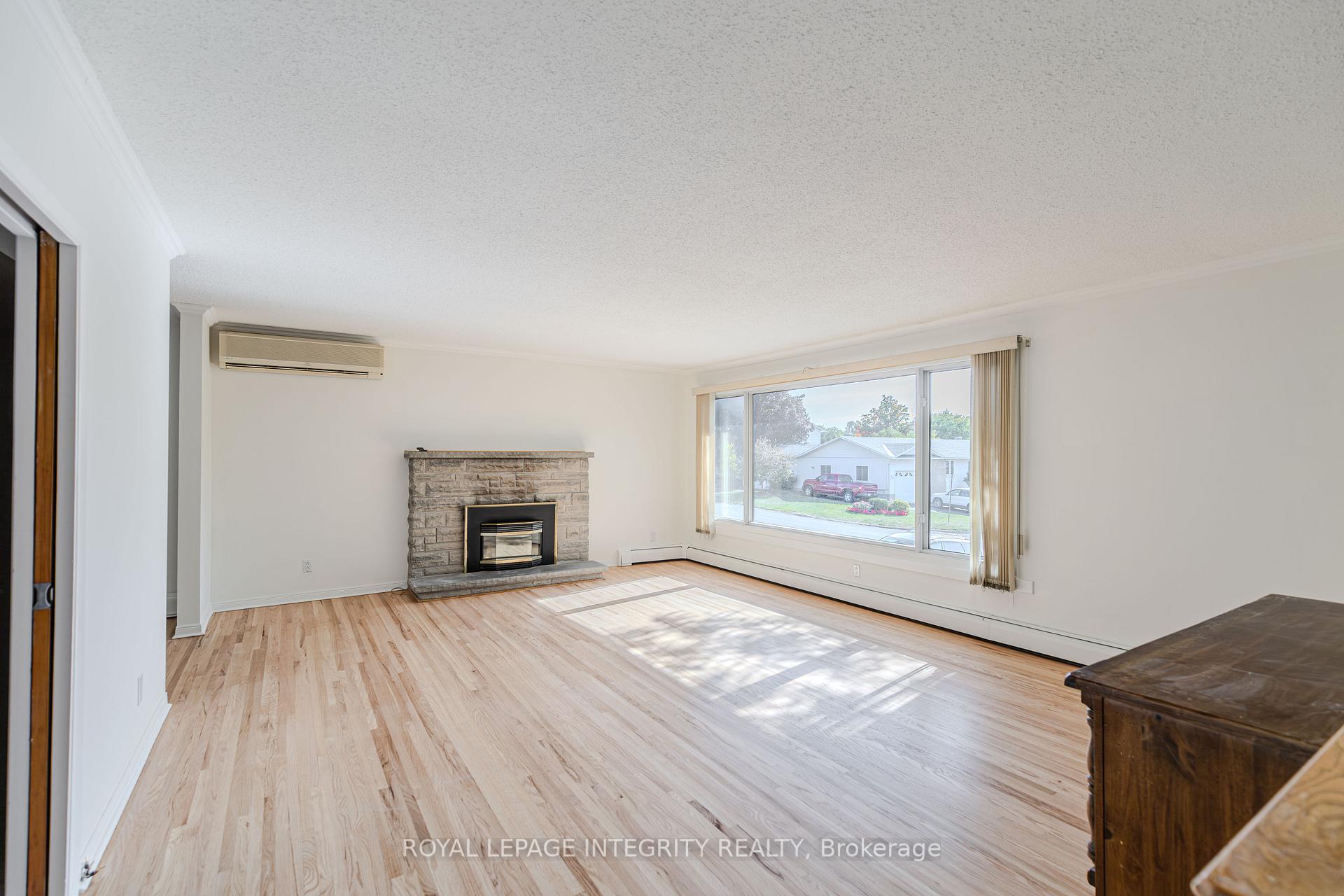 Photo 10 of 135 Desmond Avenue, Ottawa, Kanata - Glencairn/Hazeldean — HOMEH