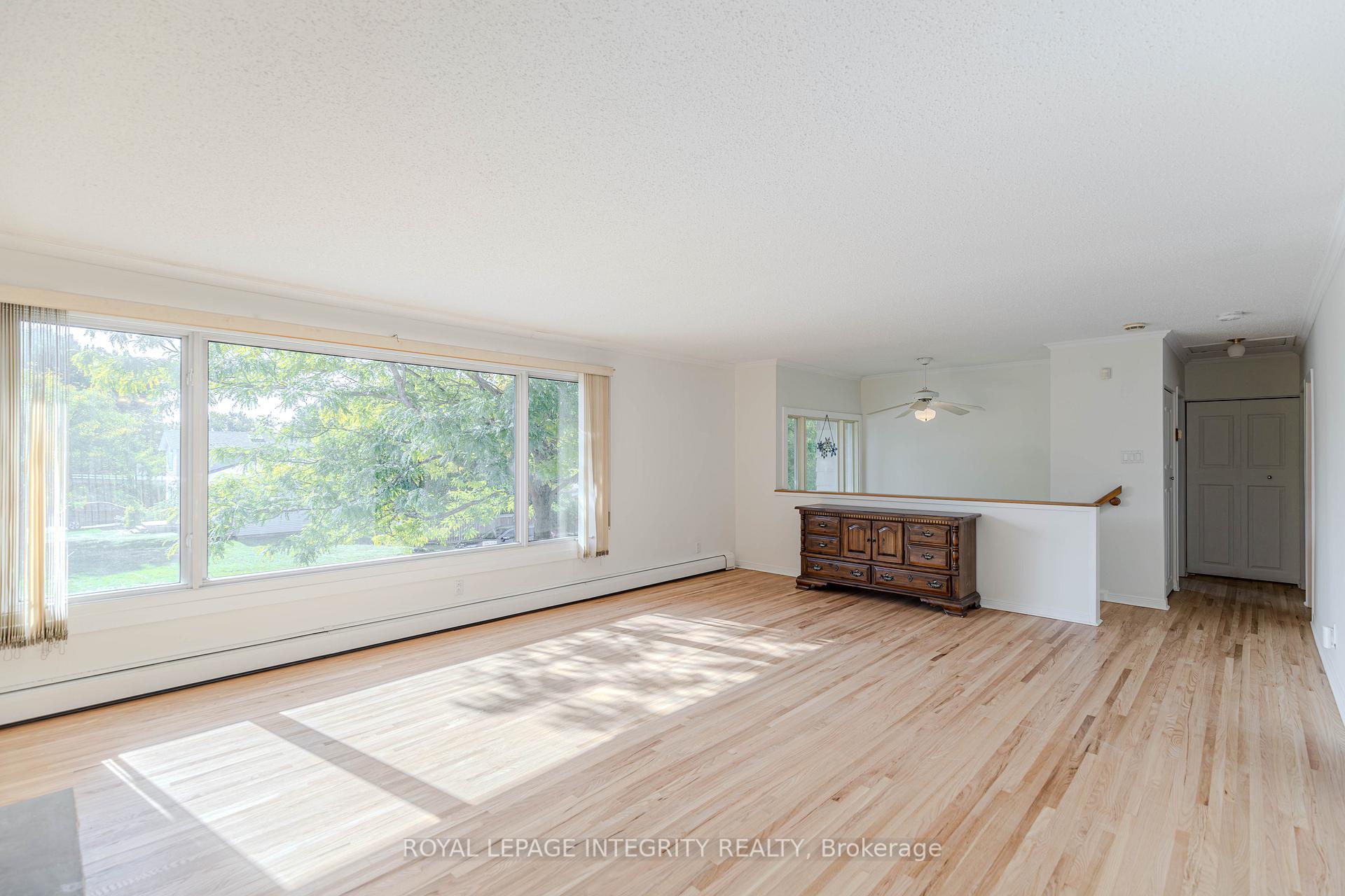 Photo 11 of 135 Desmond Avenue, Ottawa, Kanata - Glencairn/Hazeldean — HOMEH