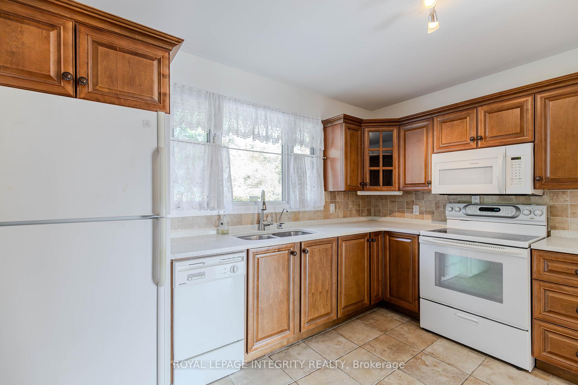 Photo 15 of 135 Desmond Avenue, Ottawa, Kanata - Glencairn/Hazeldean — HOMEH
