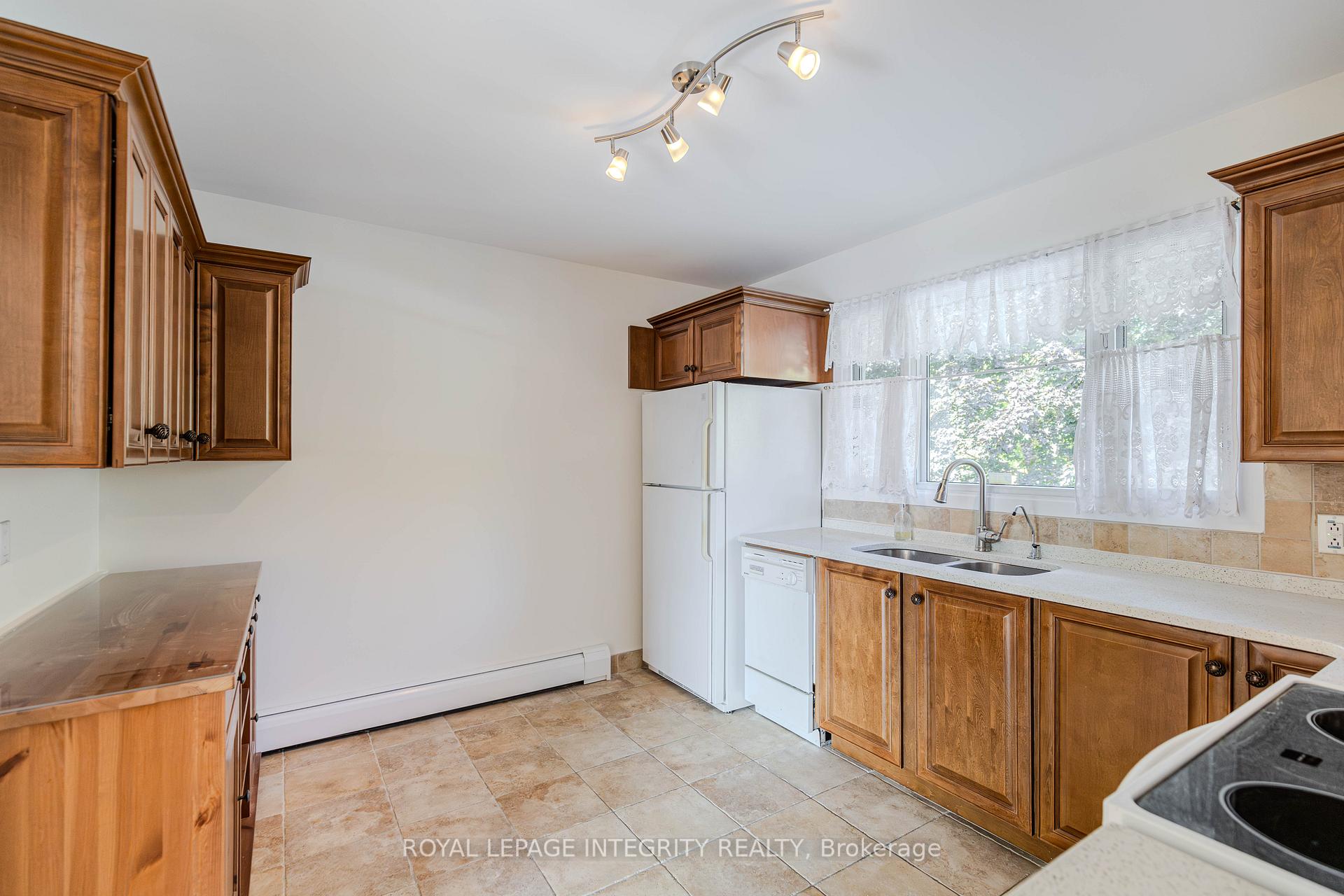 Photo 16 of 135 Desmond Avenue, Ottawa, Kanata - Glencairn/Hazeldean — HOMEH
