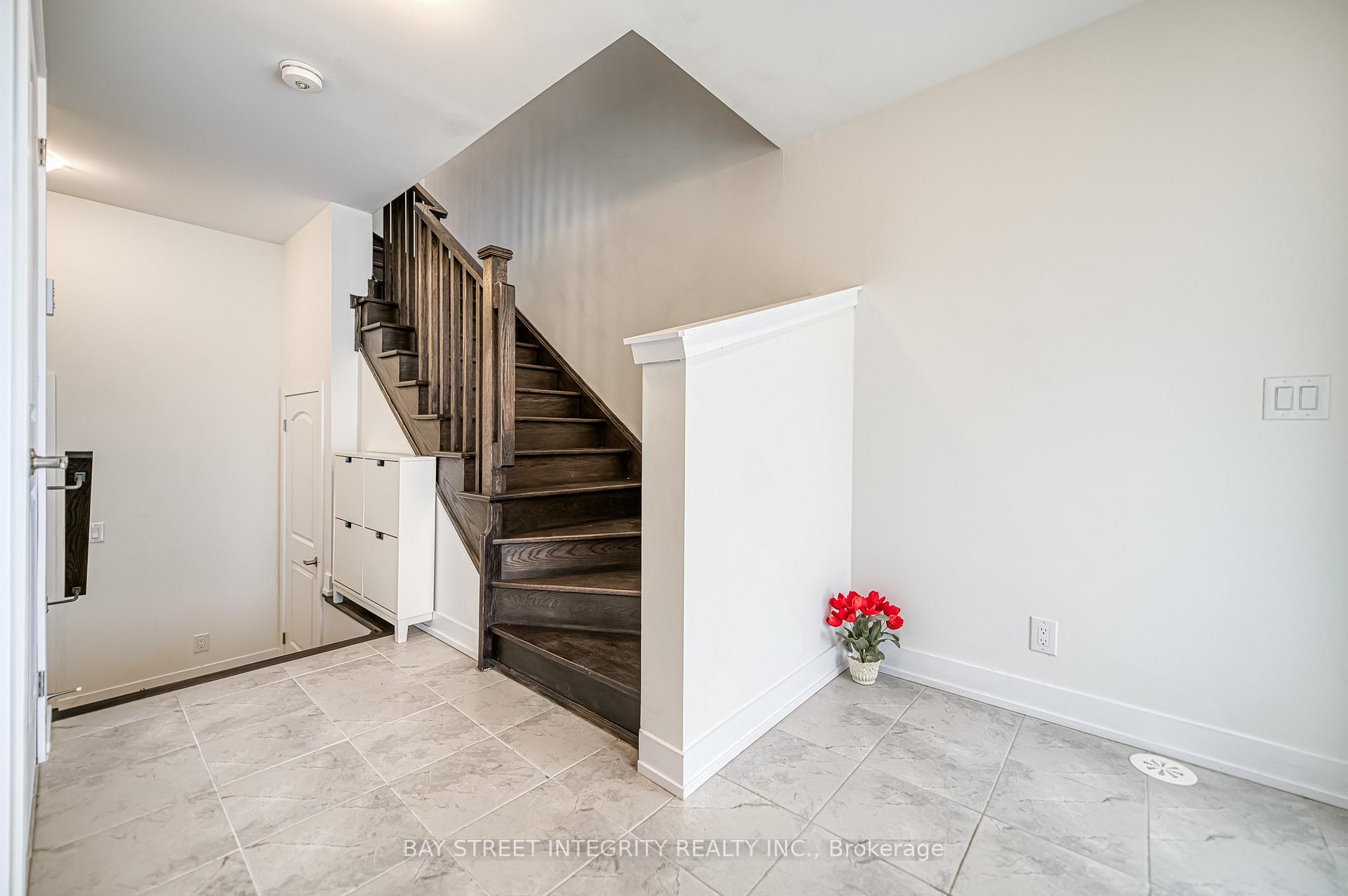 Photo 3 of 94 Guardhouse Crescent, Markham, Angus Glen — HOMEH