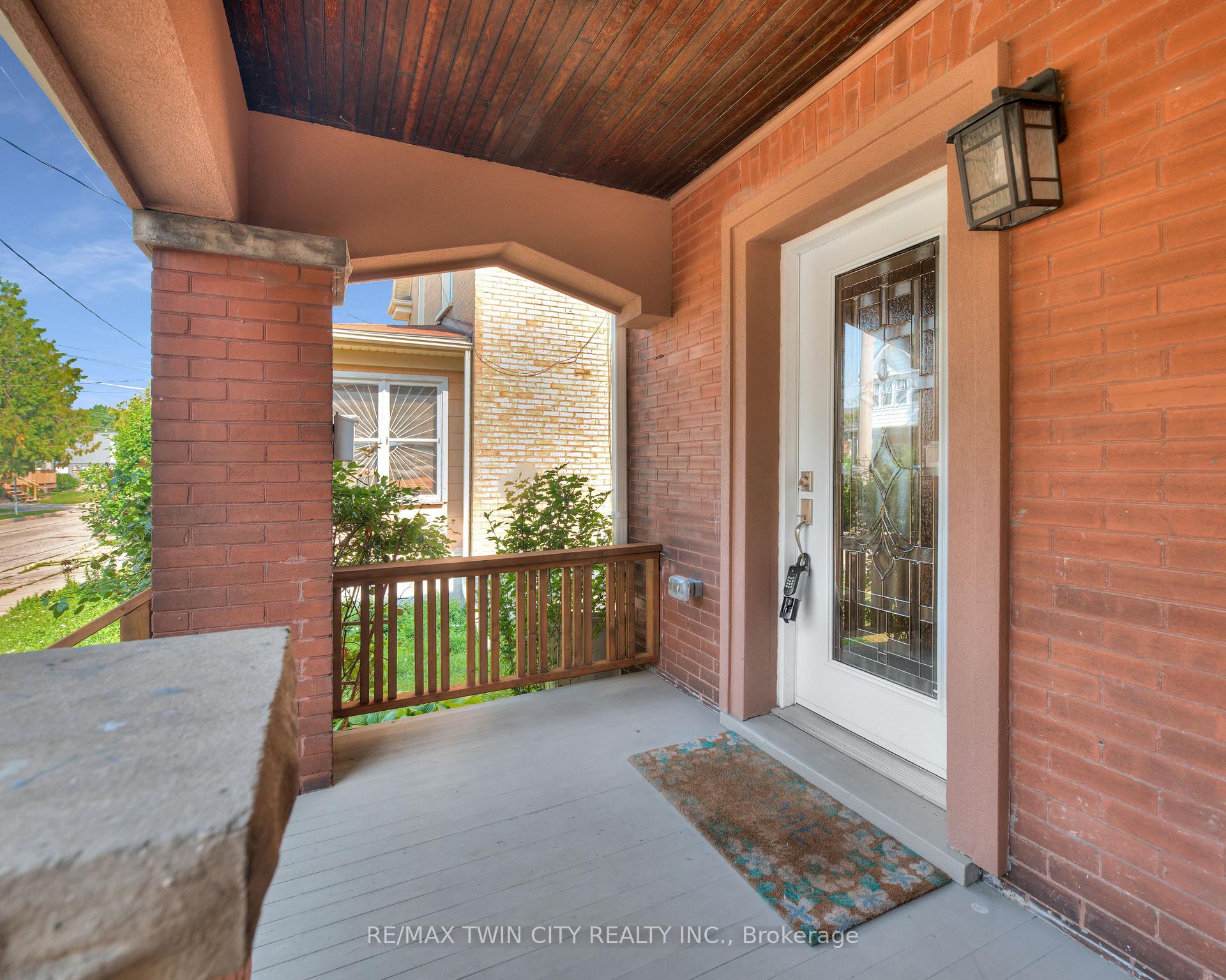 Photo 5 of 48 Theresa Street, Kitchener — HOMEH