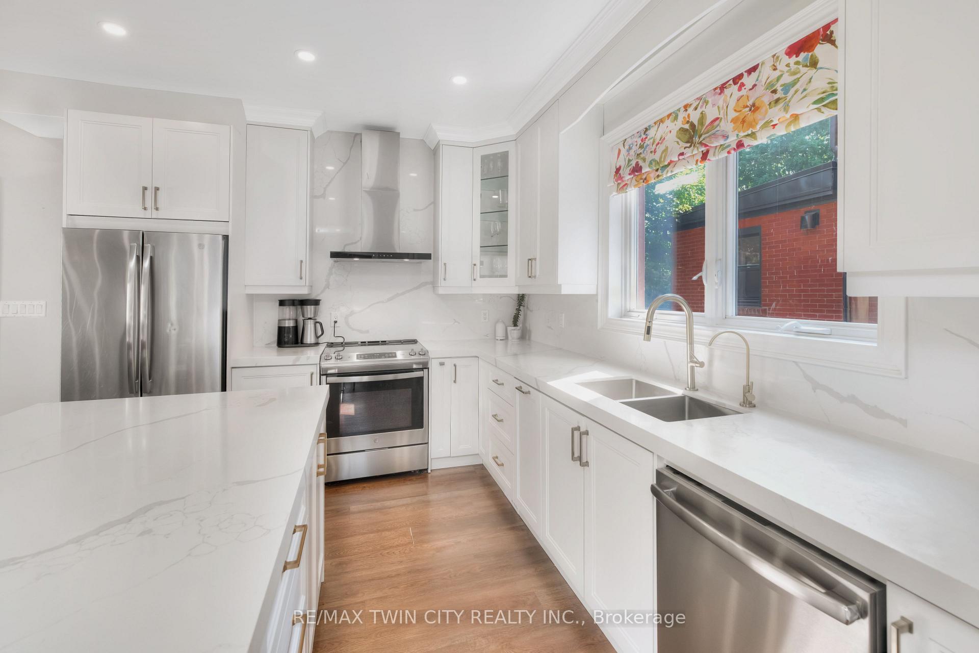 Photo 16 of 48 Theresa Street, Kitchener — HOMEH