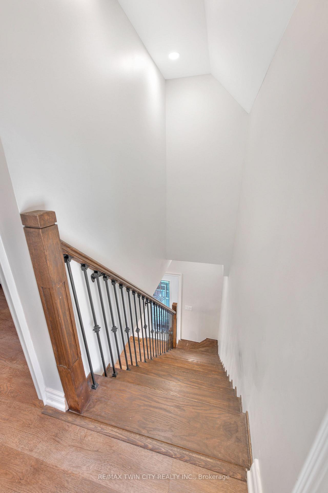 Photo 22 of 48 Theresa Street, Kitchener — HOMEH