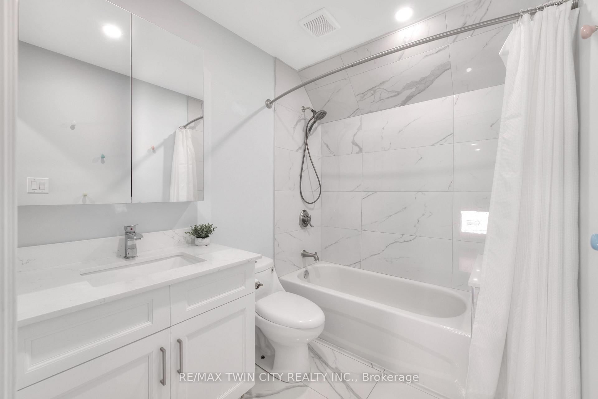 Photo 32 of 48 Theresa Street, Kitchener — HOMEH