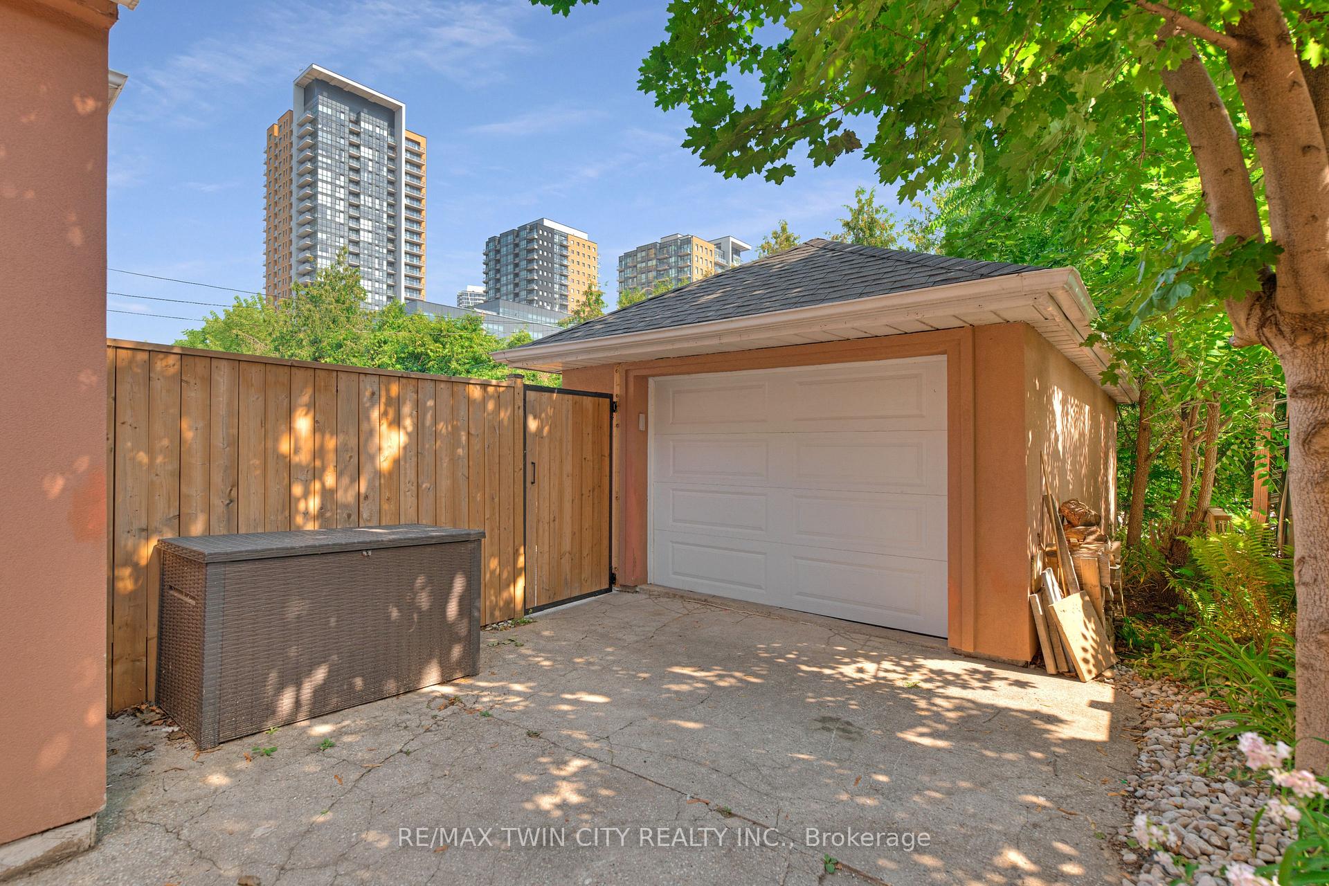 Photo 39 of 48 Theresa Street, Kitchener — HOMEH