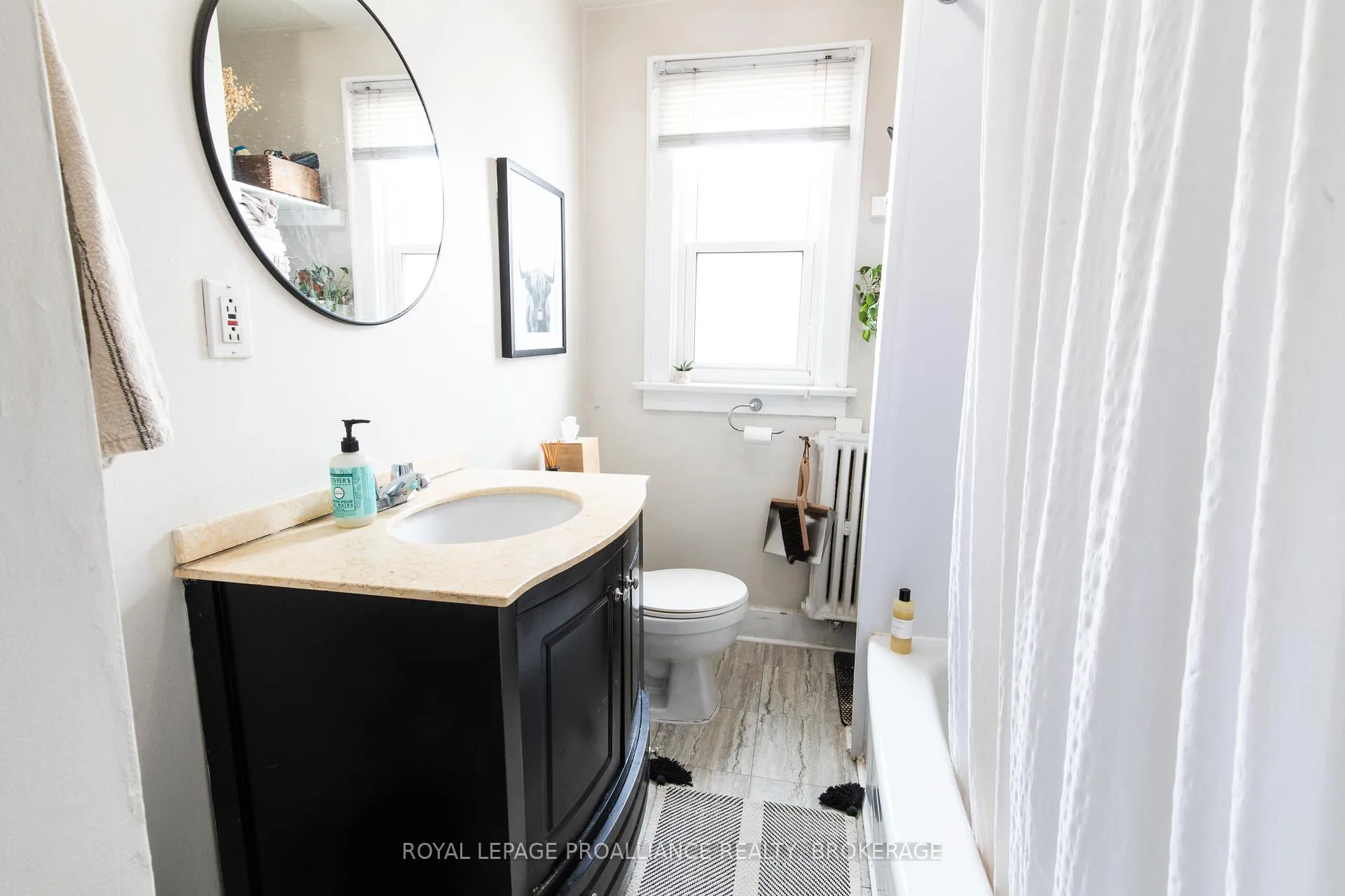 Photo 6 of 512-514 Macdonnell Street, Kingston, East of Sir John A. Blvd — HOMEH