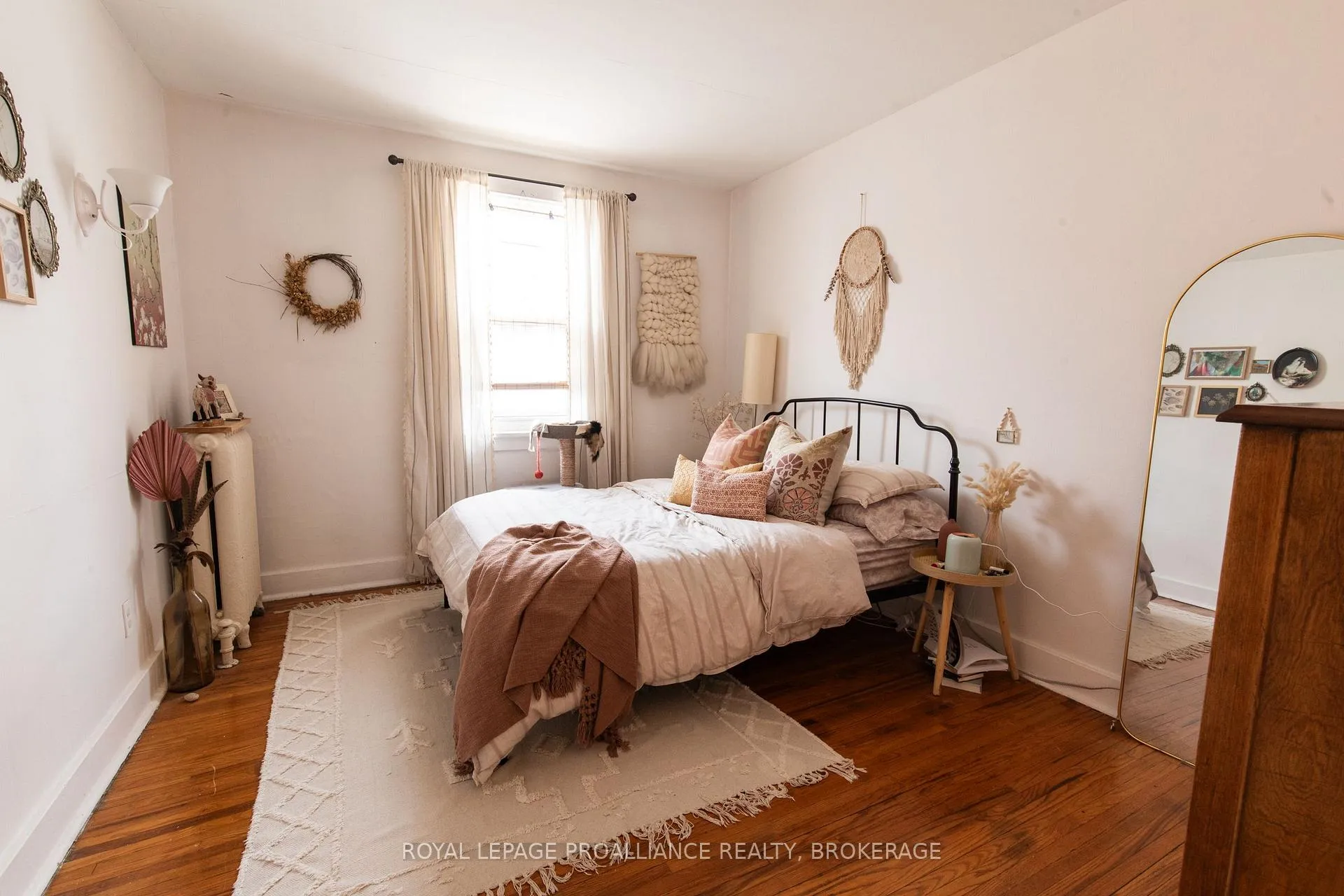 Photo 7 of 512-514 Macdonnell Street, Kingston, East of Sir John A. Blvd — HOMEH
