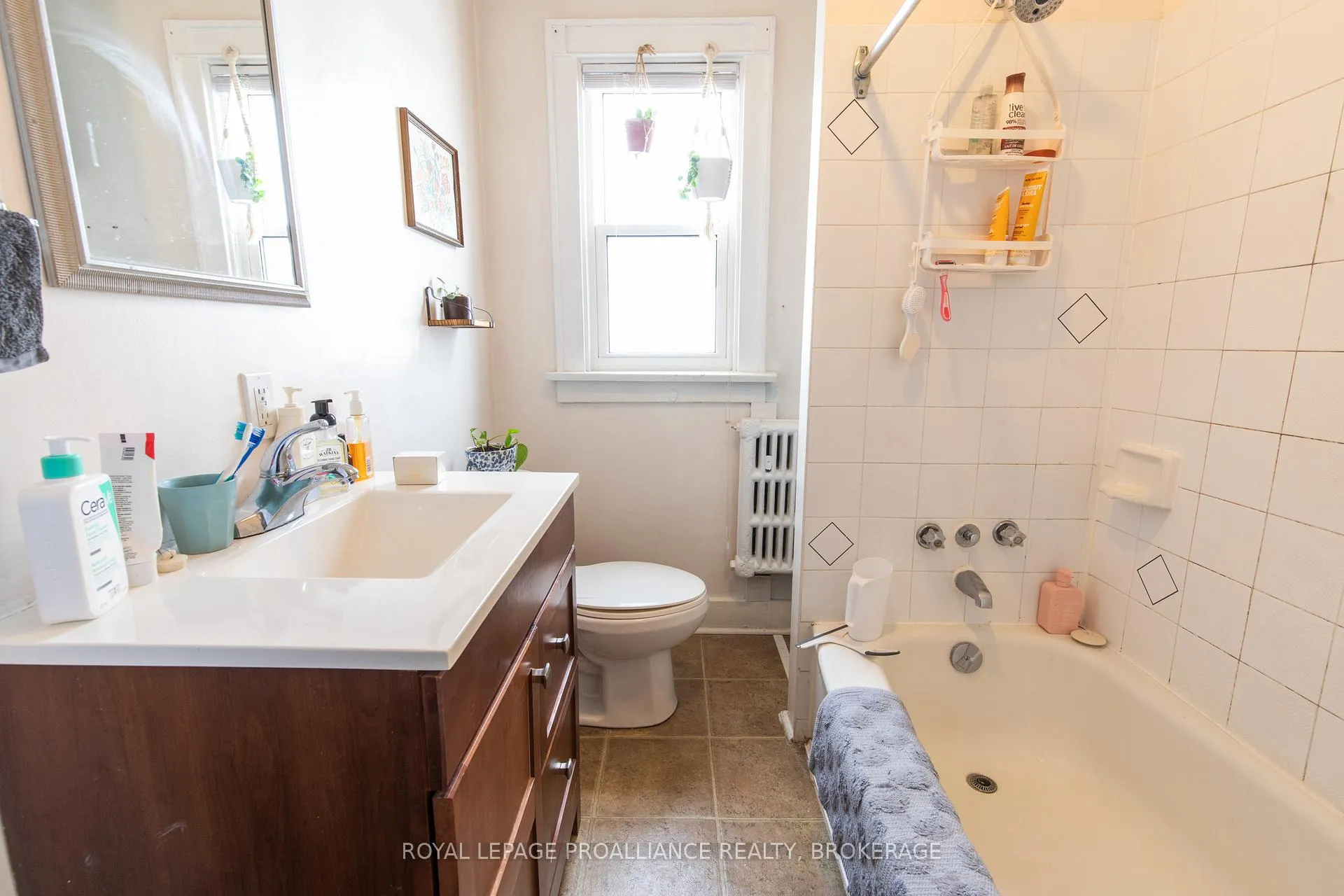 Photo 16 of 512-514 Macdonnell Street, Kingston, East of Sir John A. Blvd — HOMEH
