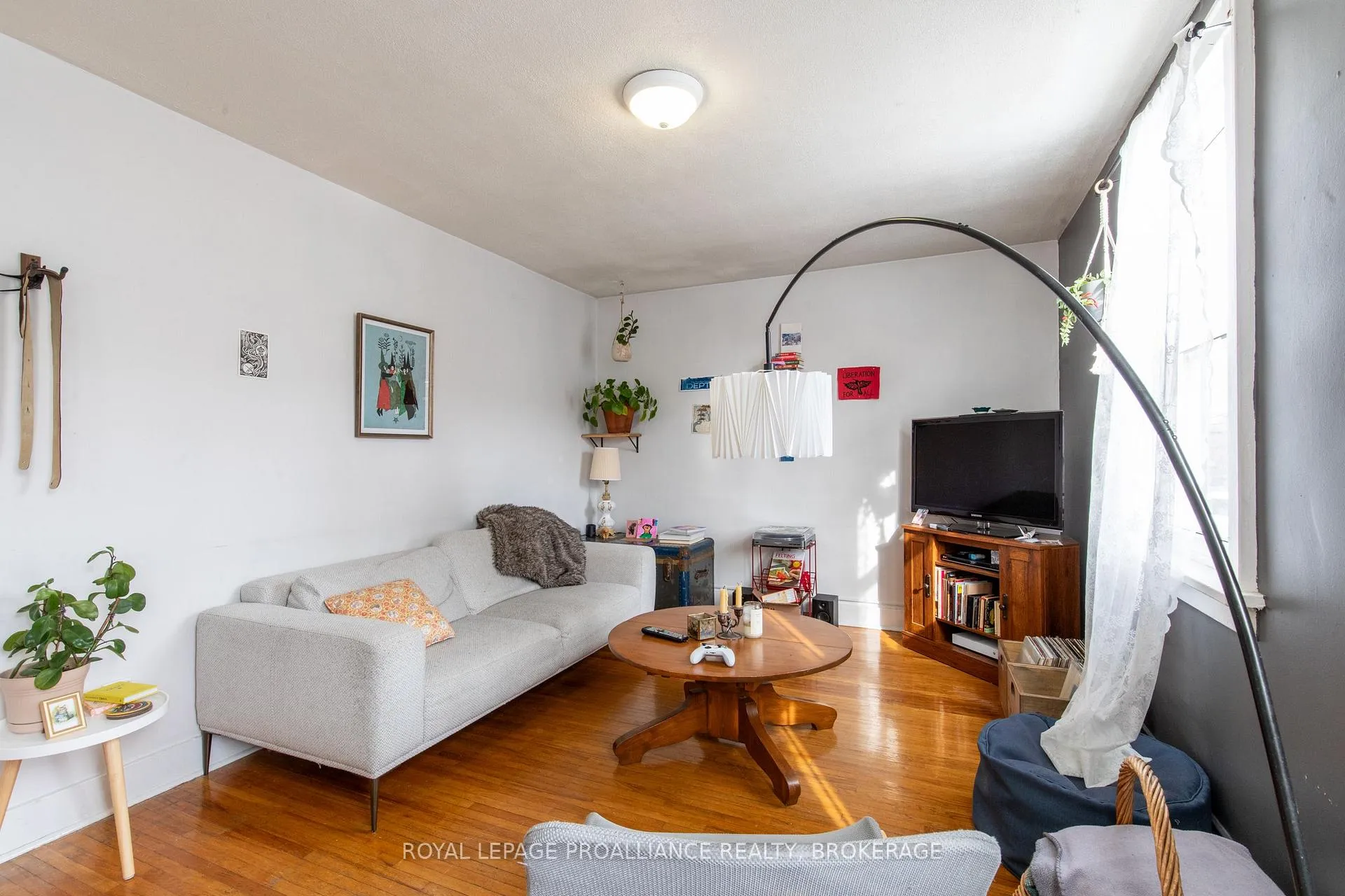 Photo 18 of 512-514 Macdonnell Street, Kingston, East of Sir John A. Blvd — HOMEH