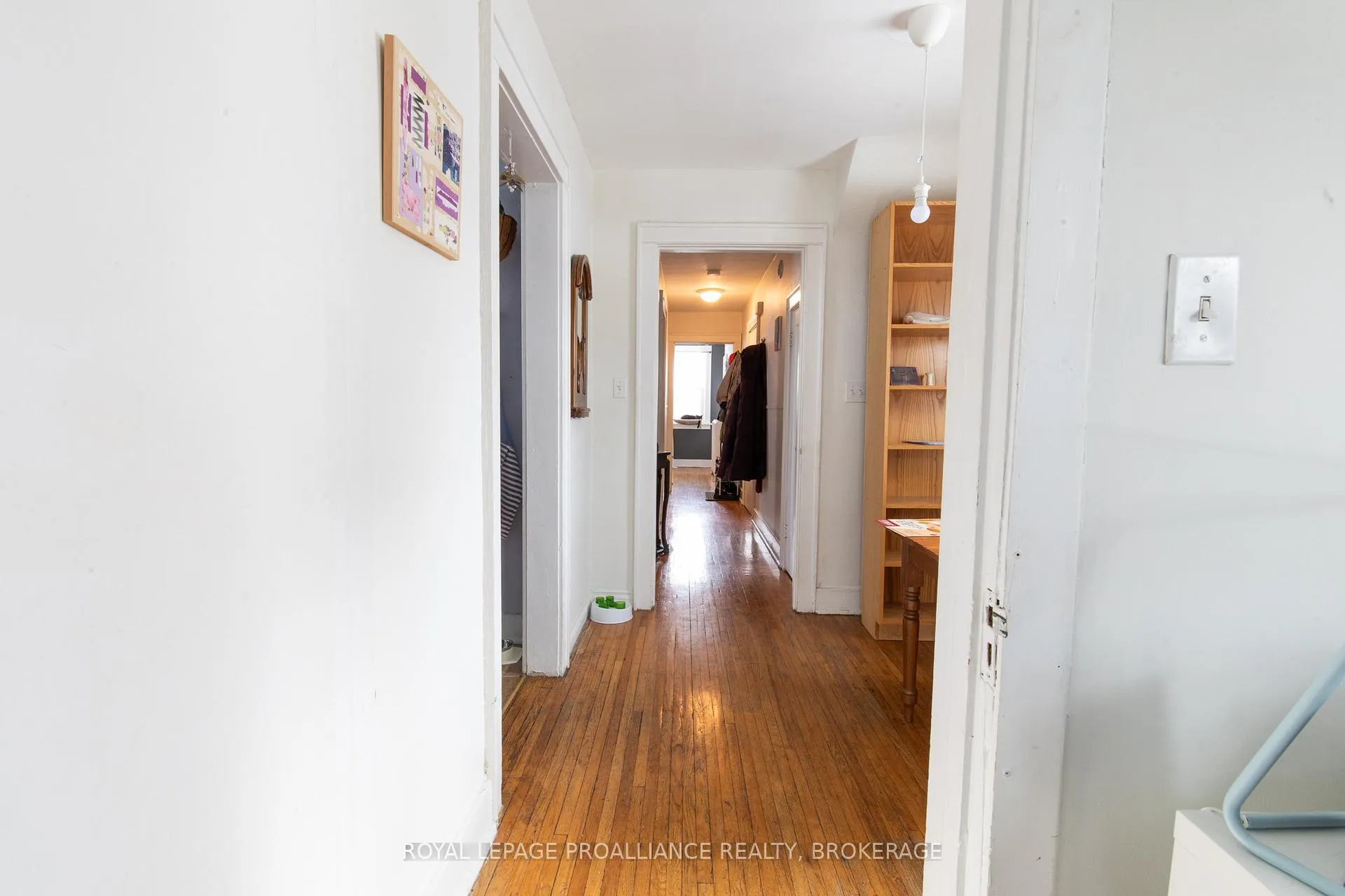 Photo 21 of 512-514 Macdonnell Street, Kingston, East of Sir John A. Blvd — HOMEH