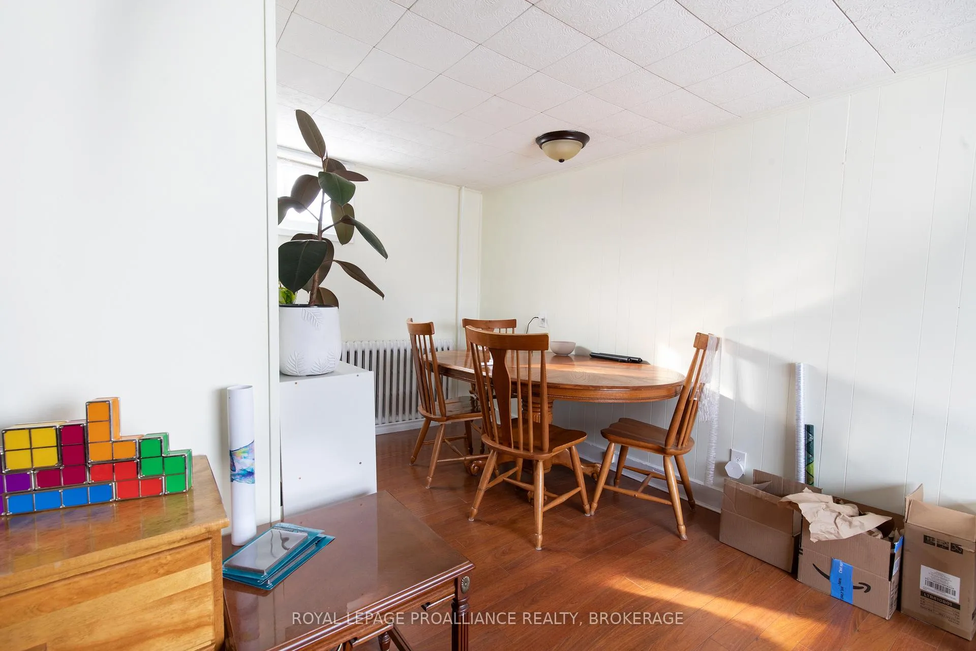 Photo 32 of 512-514 Macdonnell Street, Kingston, East of Sir John A. Blvd — HOMEH