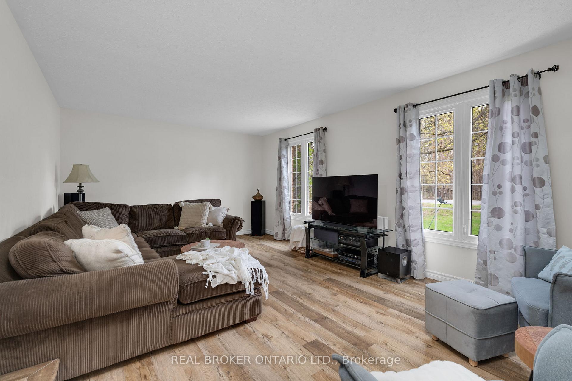Photo 7 of 3738 Fairway Road, Innisfil, Rural Innisfil — HOMEH